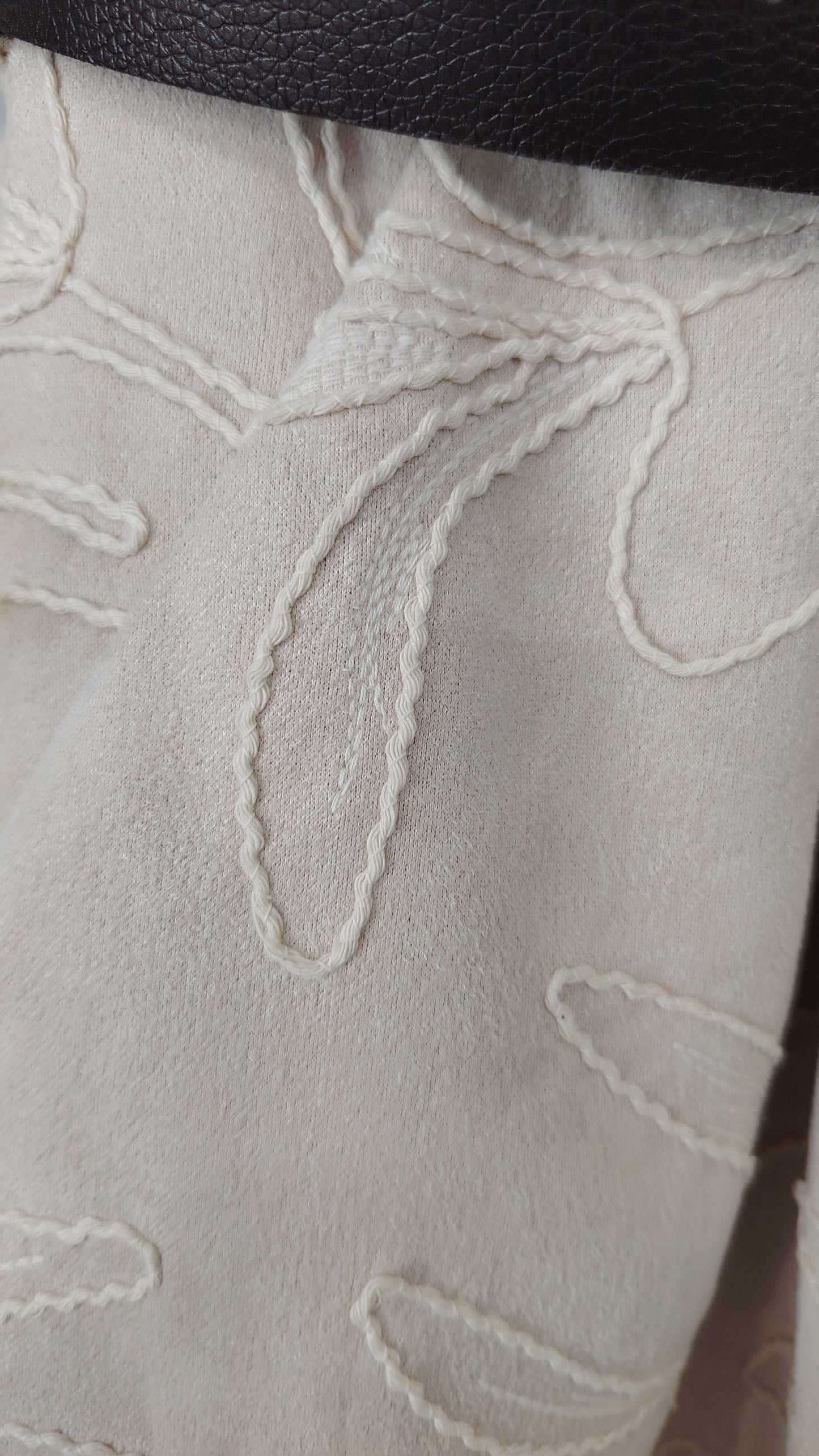 Gonna in suede ricamata
