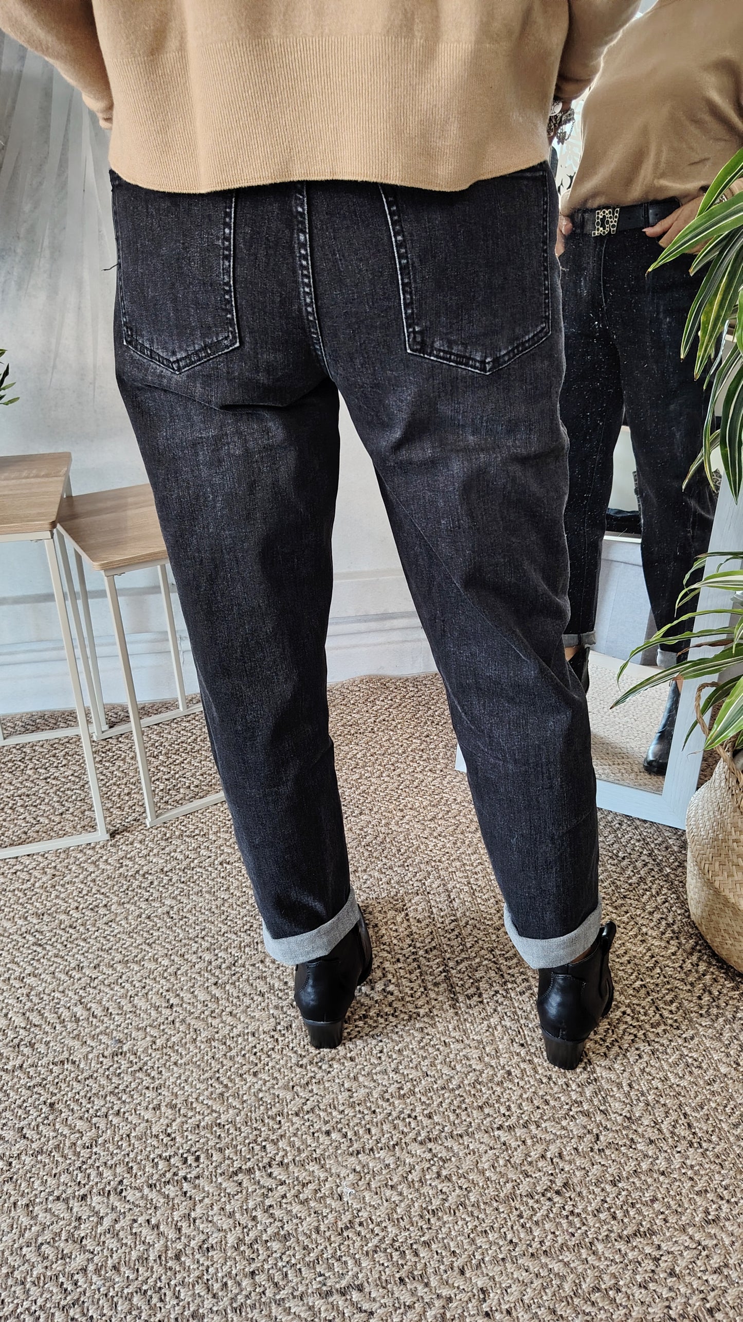 Jeans bielastico modello carrot