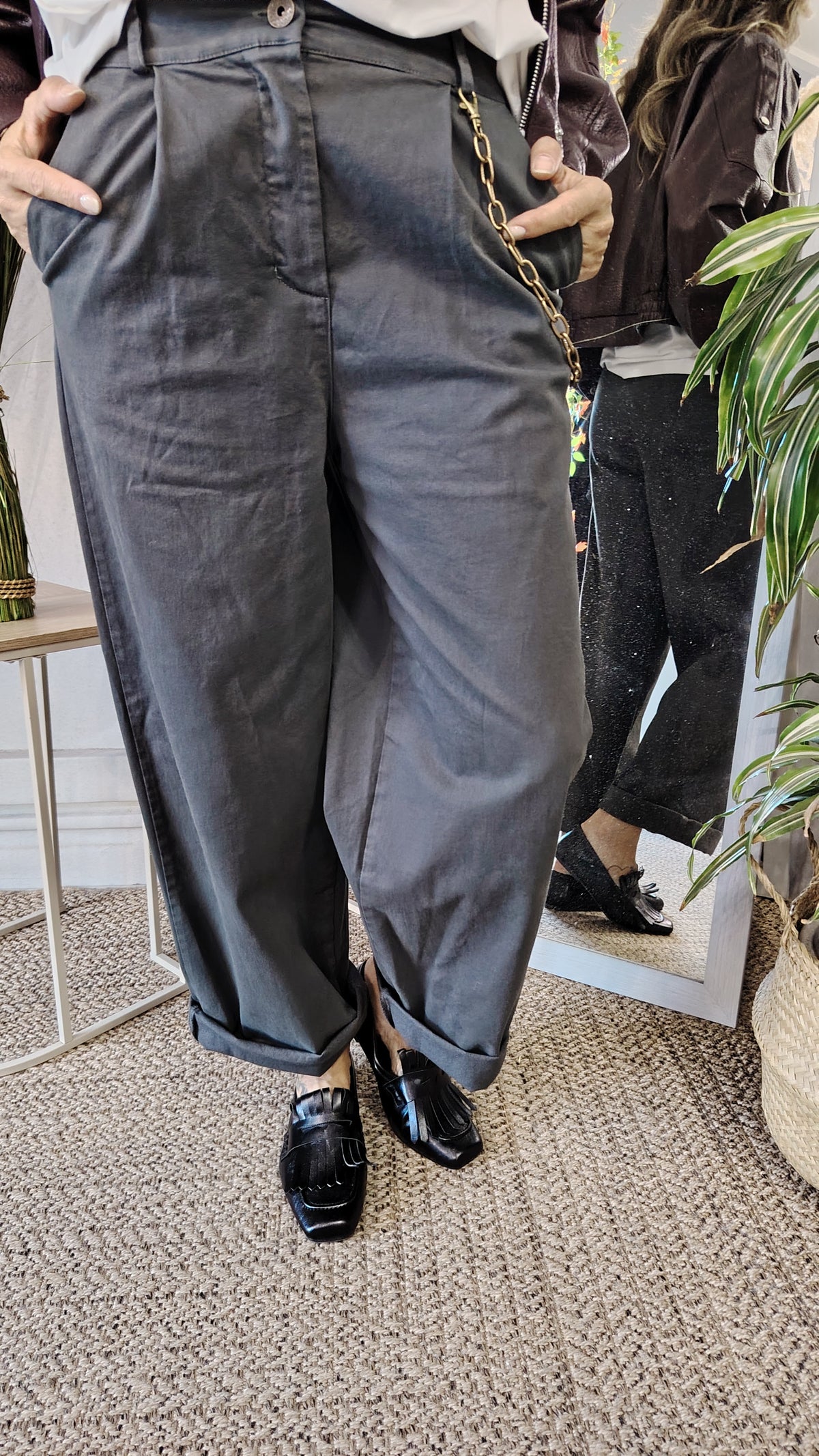 Pantalone con catena
