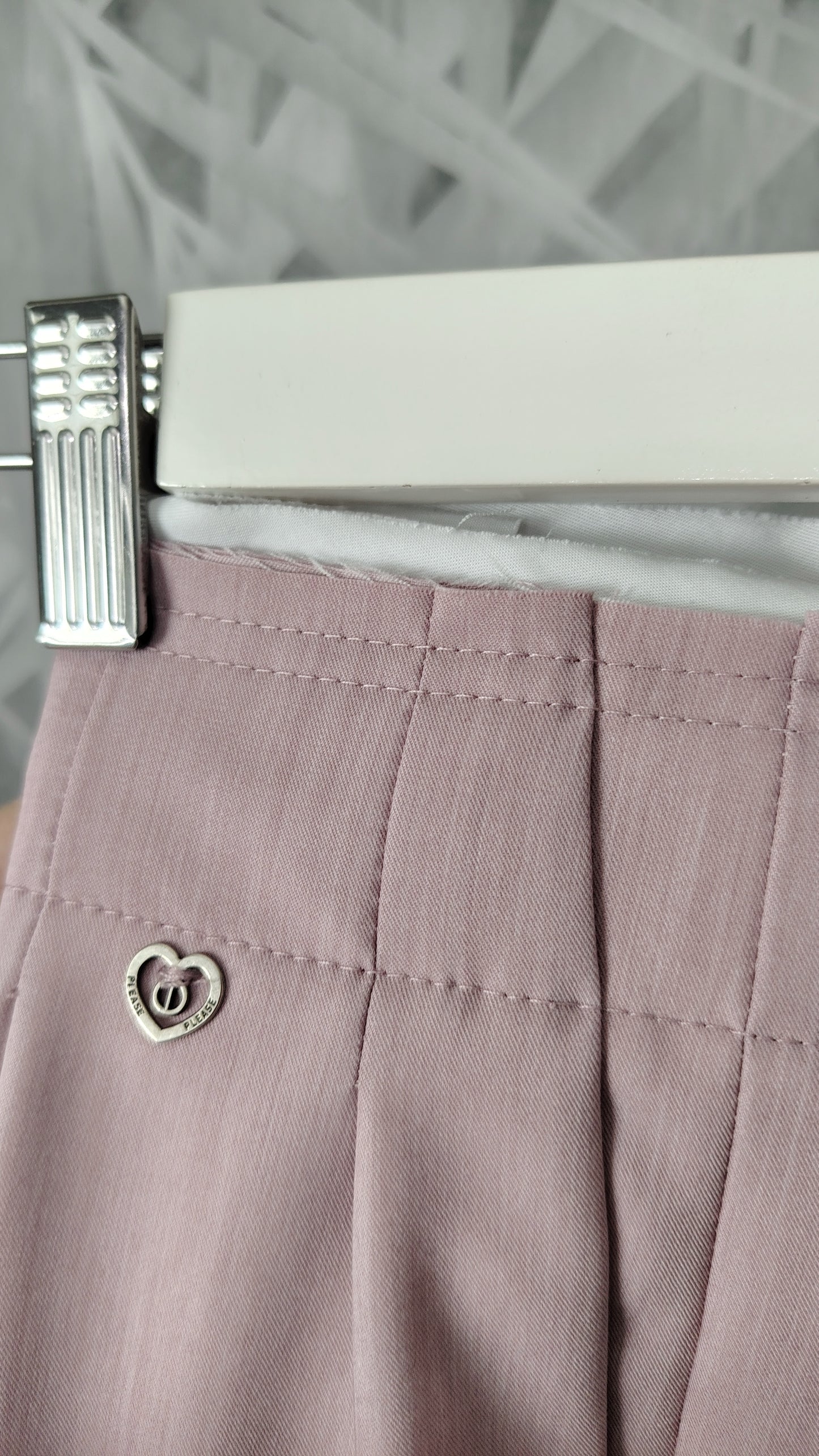 Pantaloni vita alta pences e risvolto