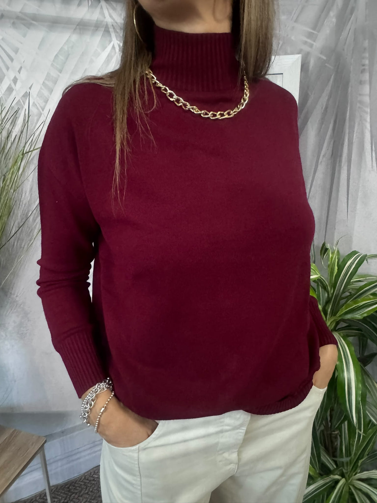 Pull ampio con collo alto