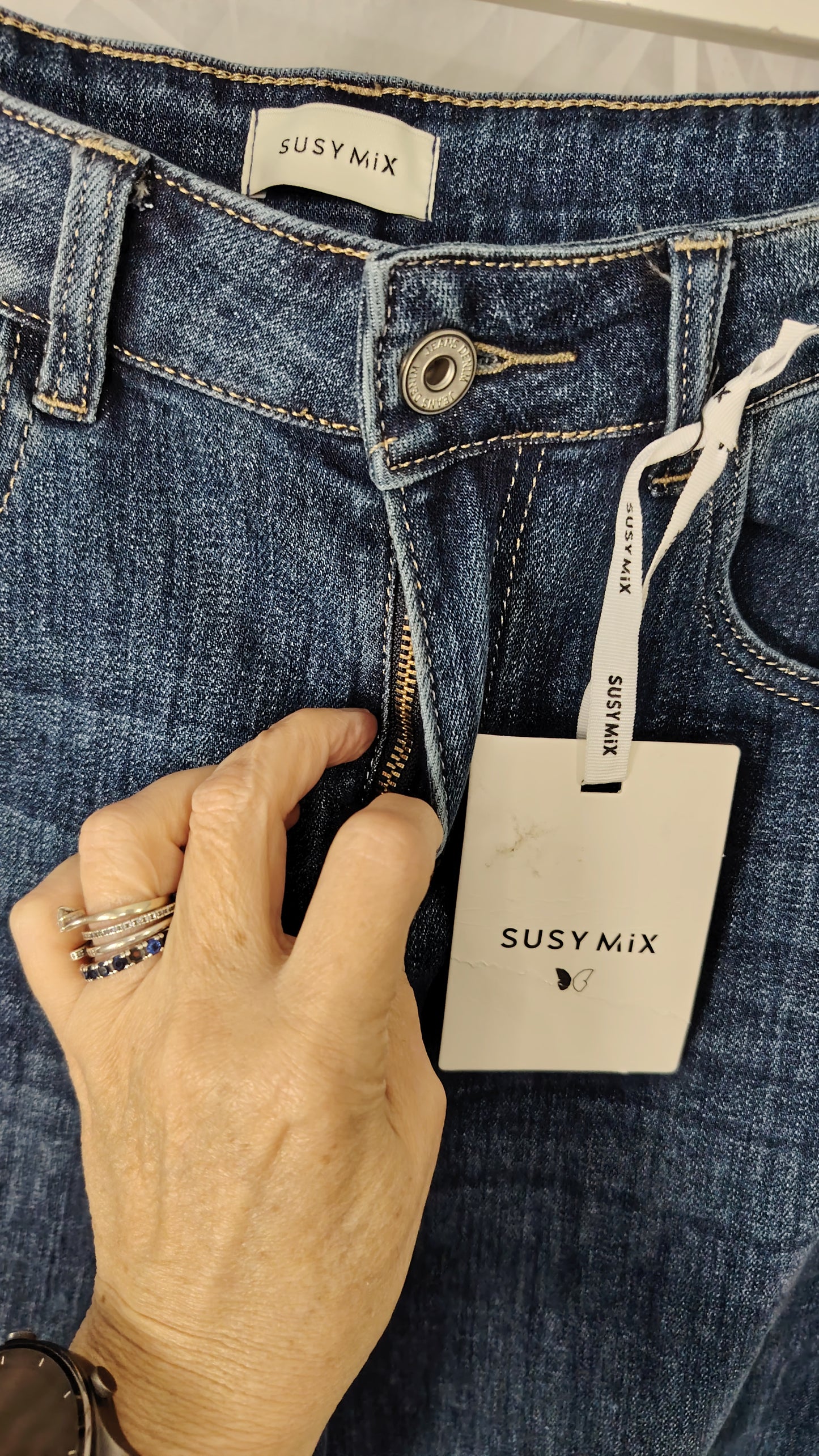 Jeans gamba larga con risvolto alto