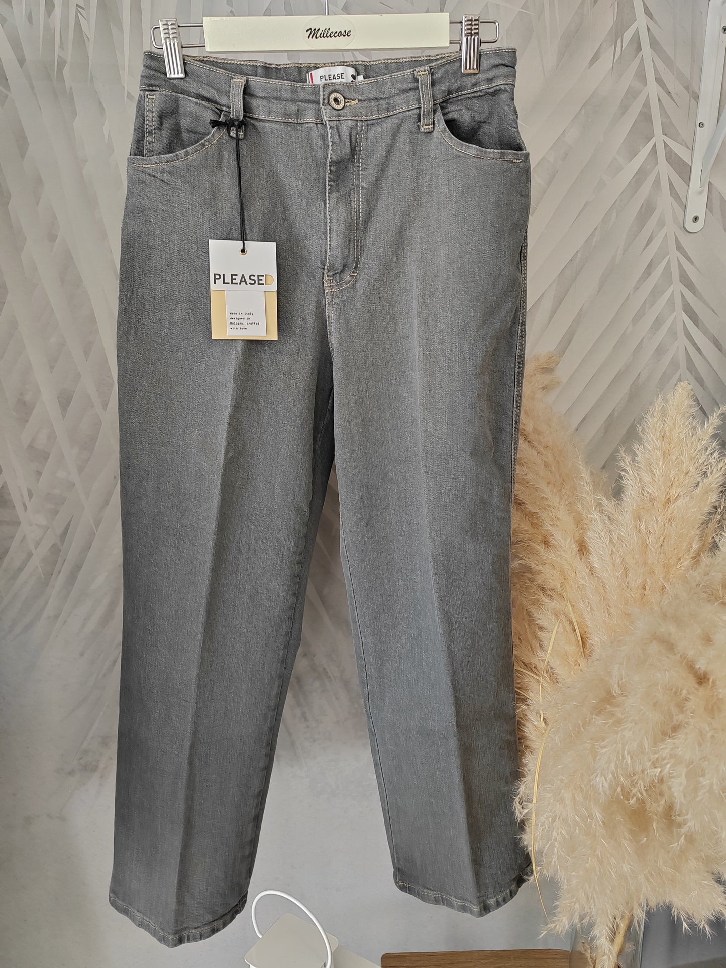 Jeans straight cropped con piega stirata