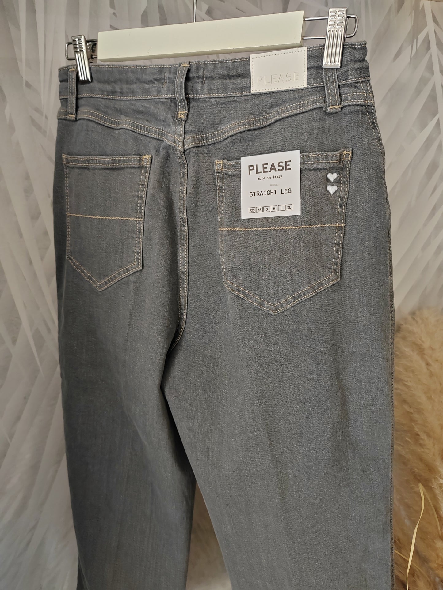 Jeans straight cropped con piega stirata