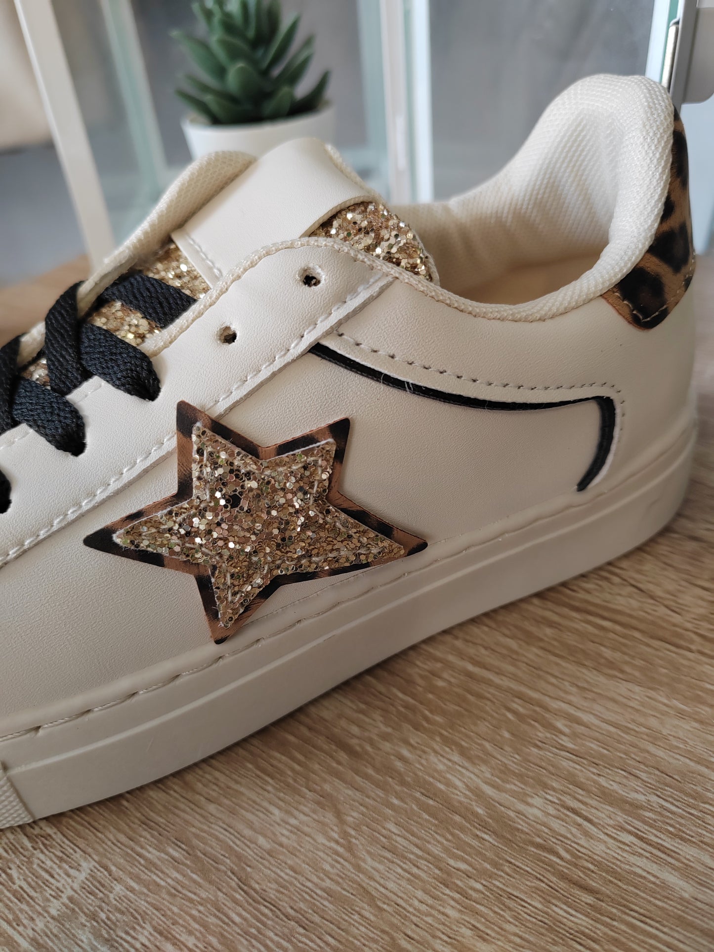 Sneakers ecopelle stella oro