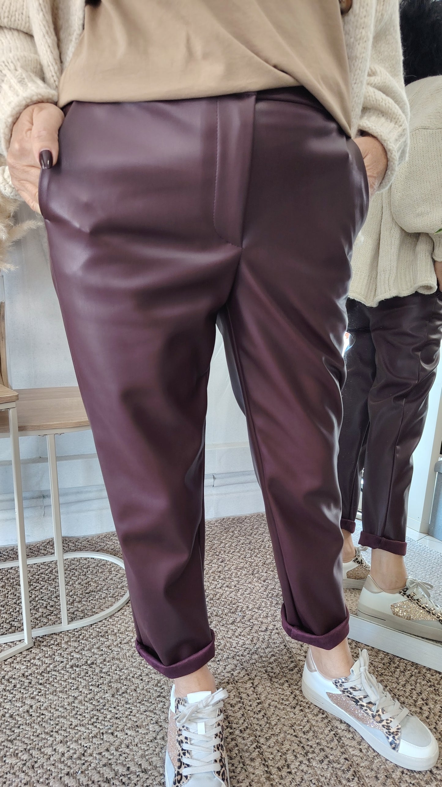 Pantaloni carrot ecopelle