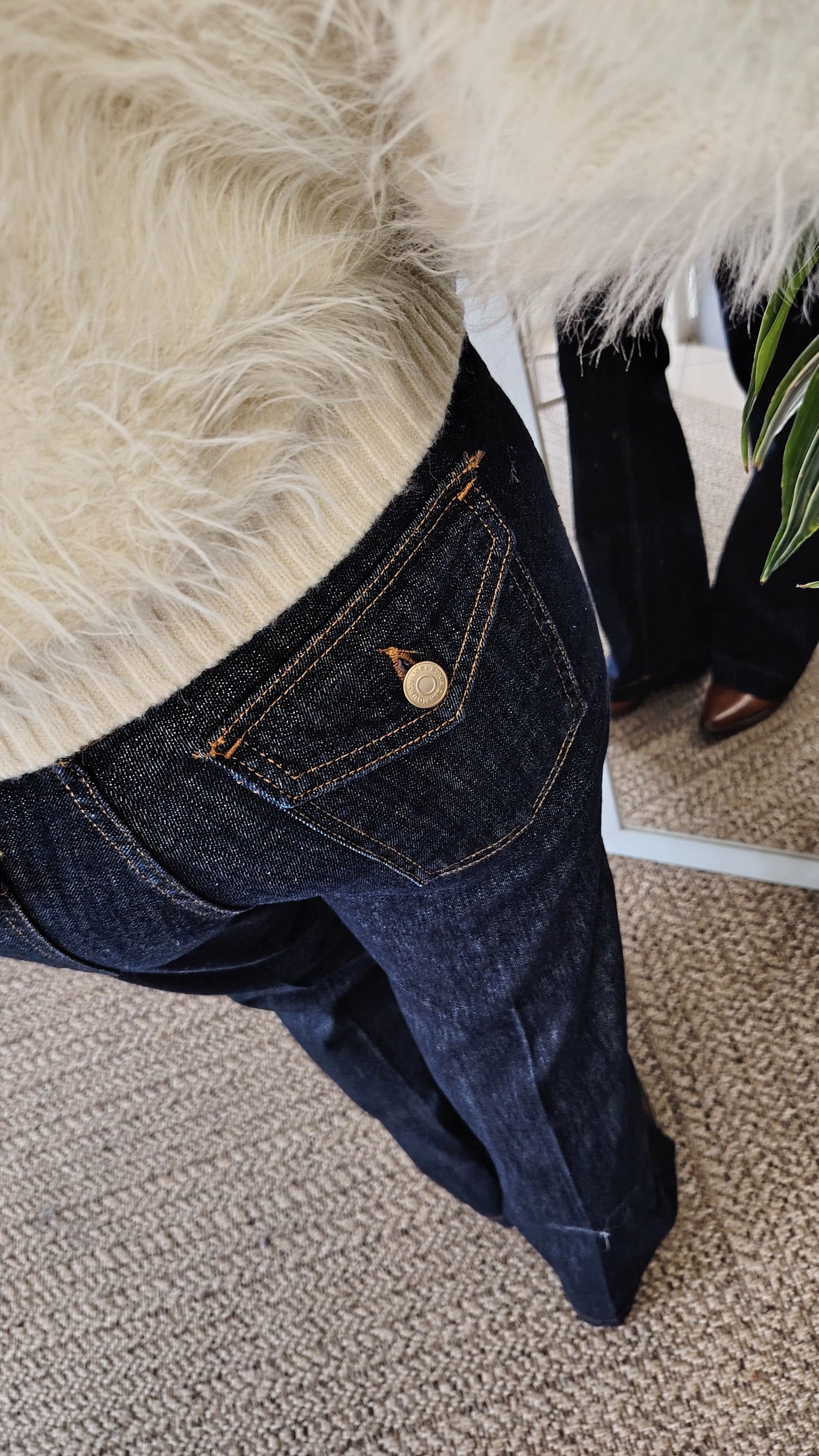 Jeans gamba dritta bottone gioiello