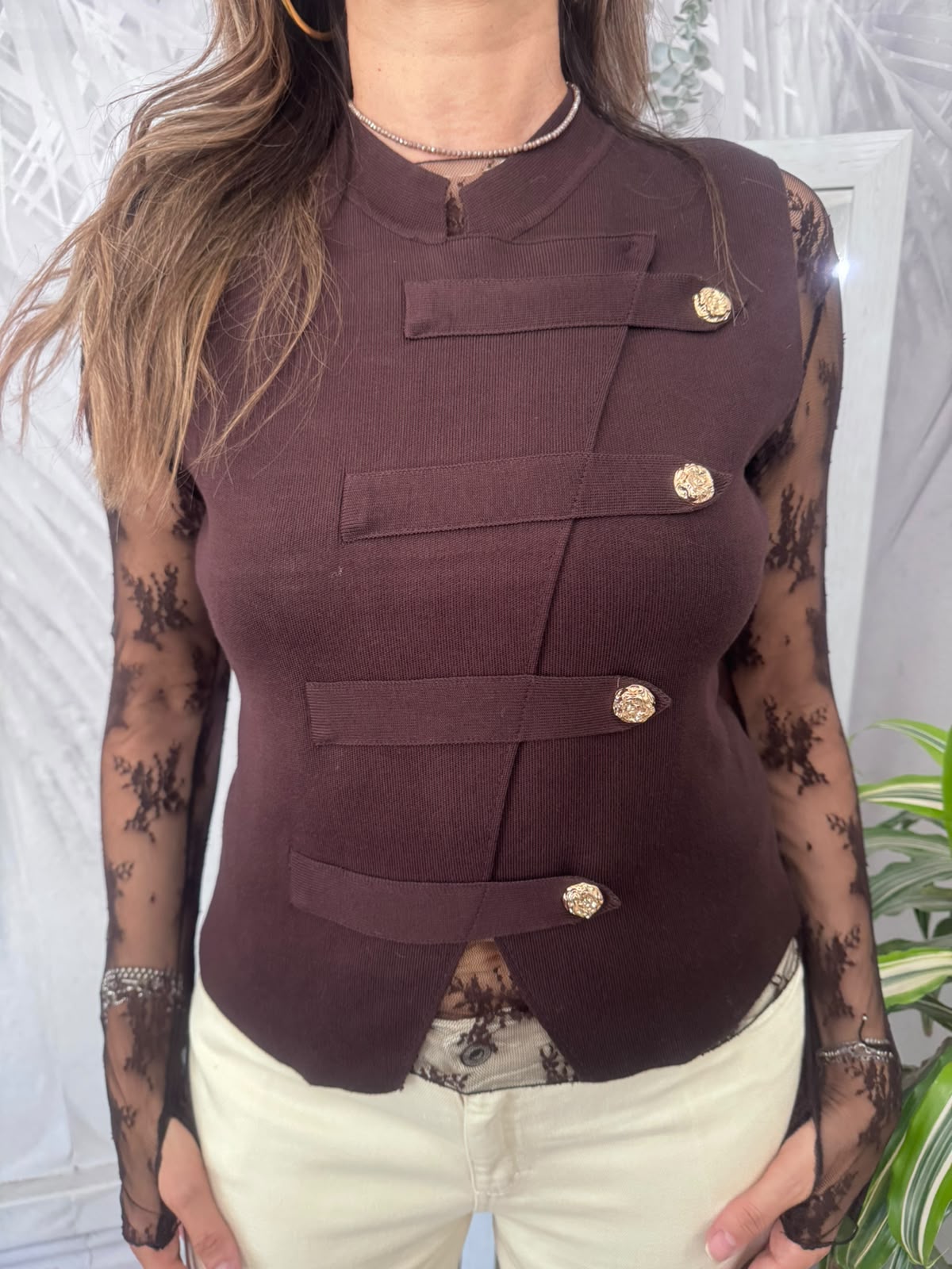 Gilet in maglia con bottoni oro