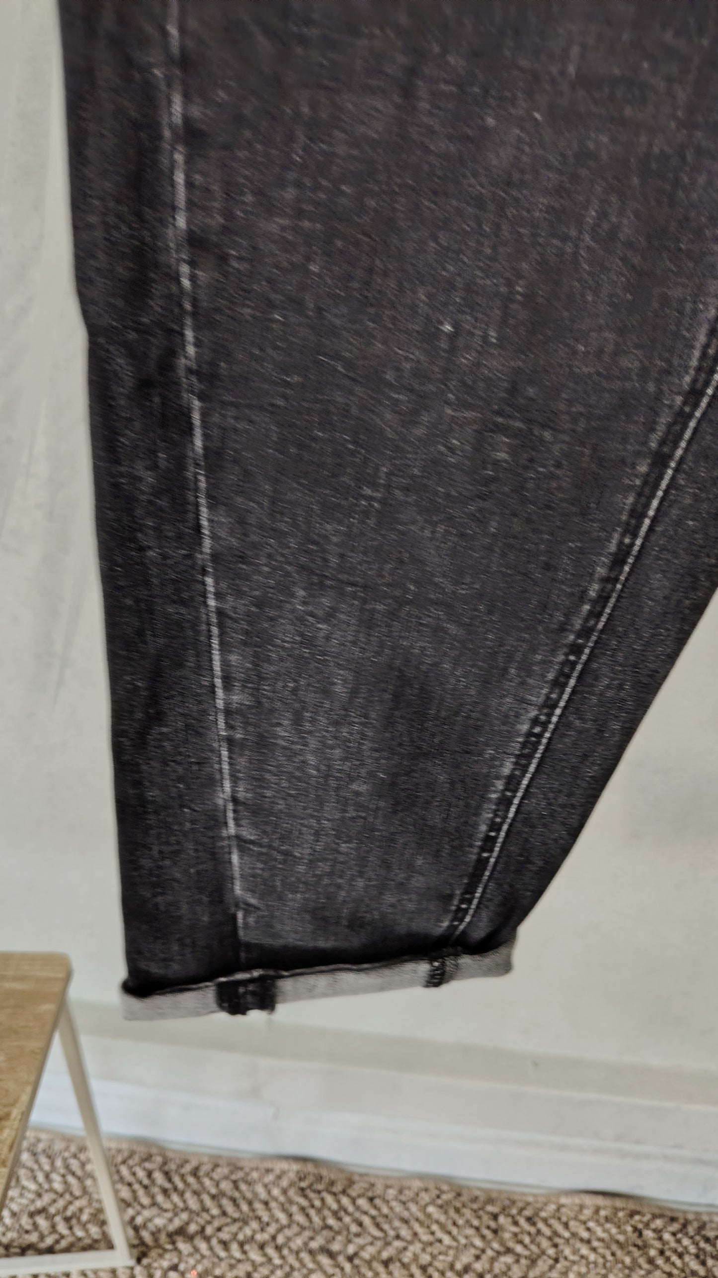 Jeans bielastico modello carrot