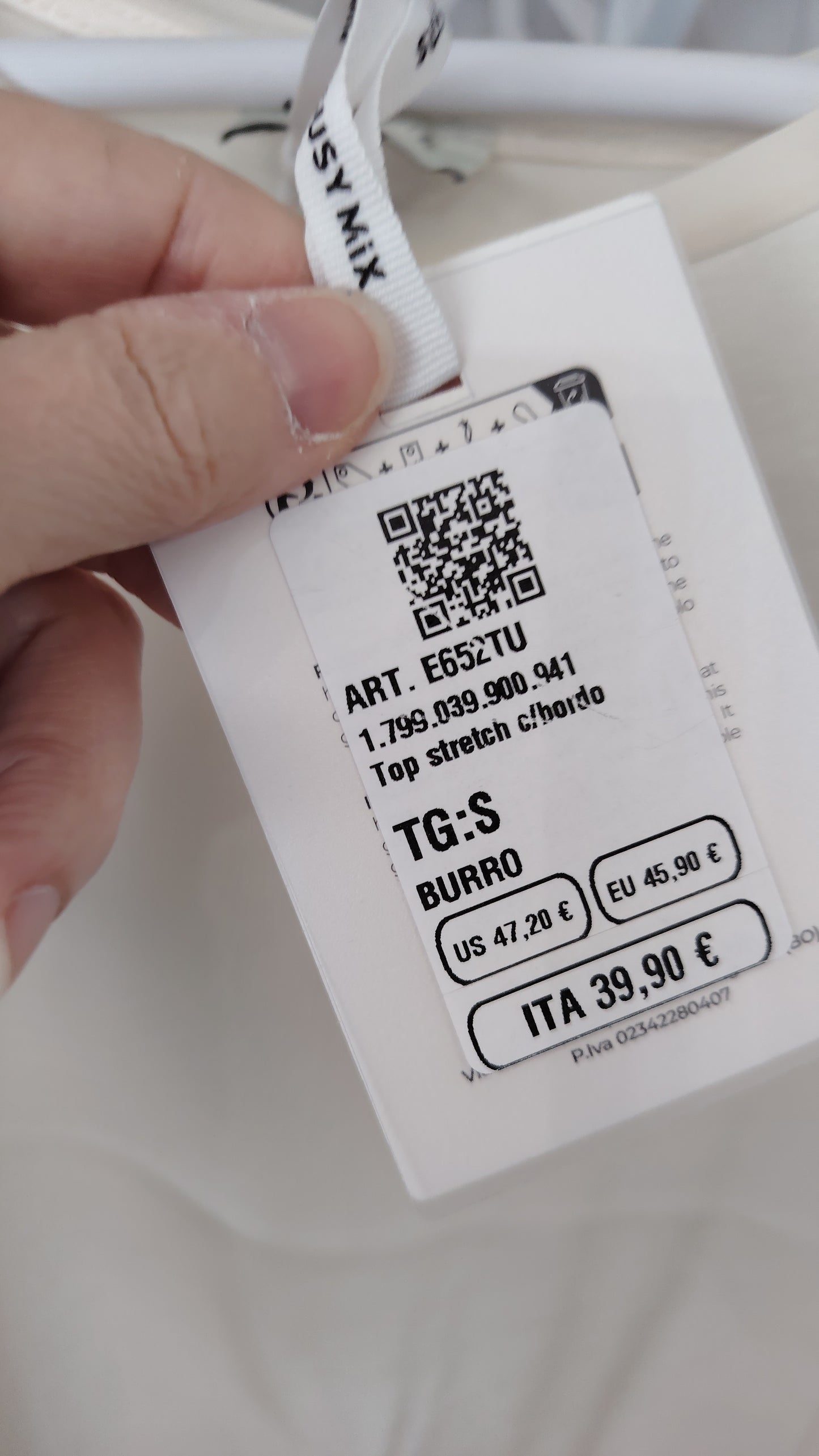 Blusa smanicata con bordi