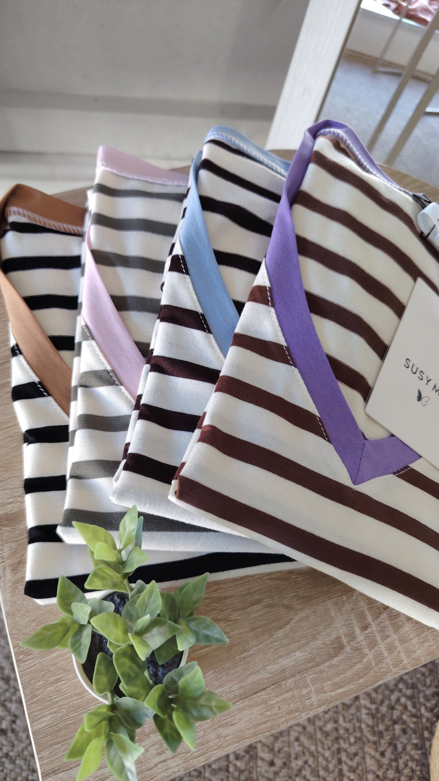 T-shirt bordi a contrasto