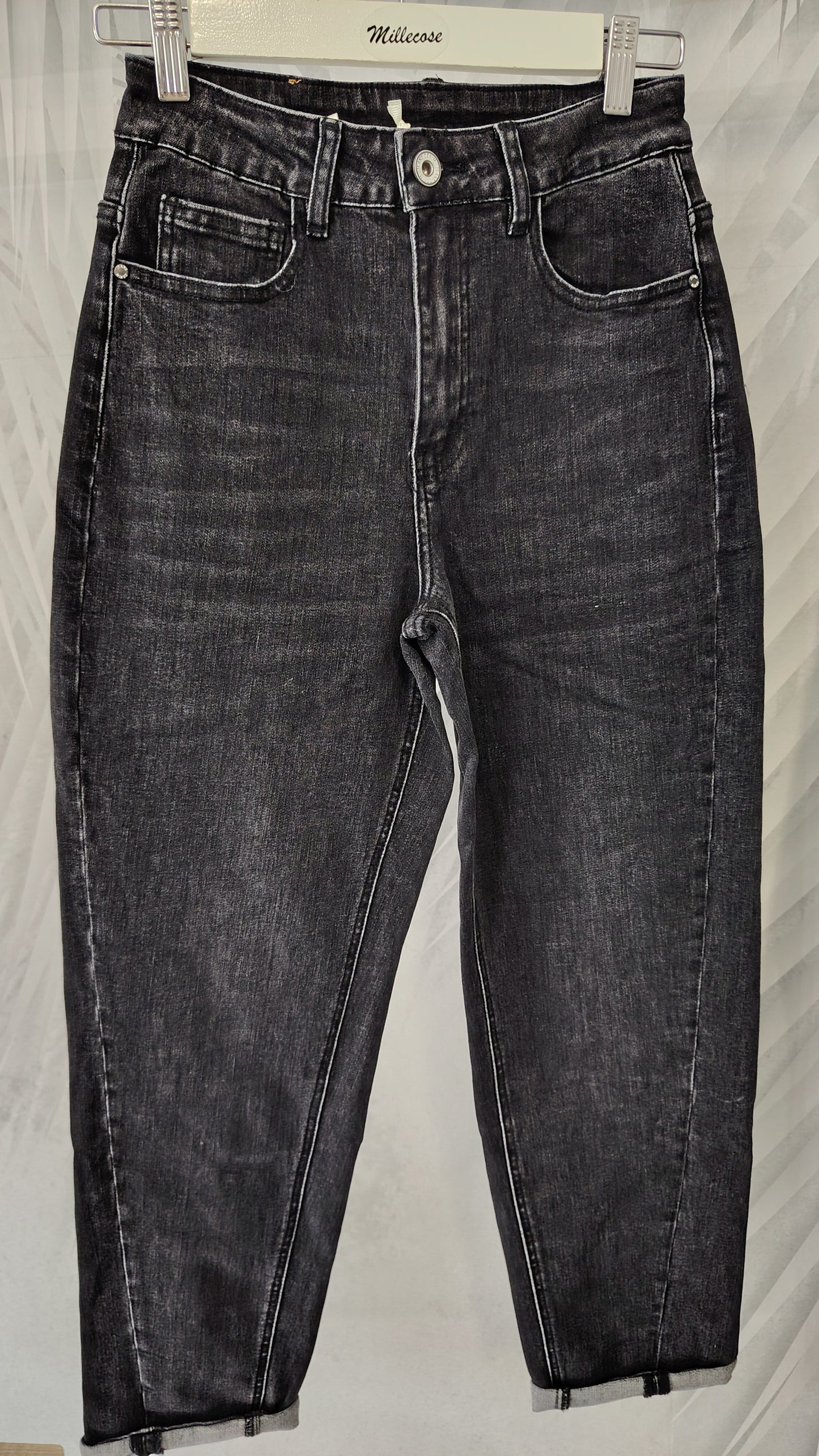 Jeans bielastico modello carrot