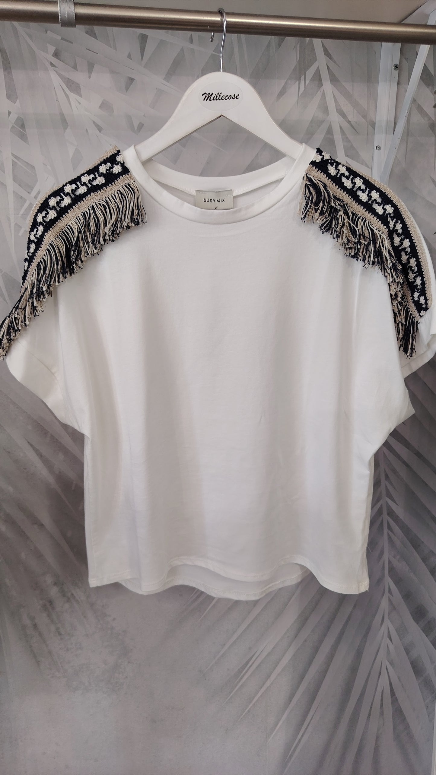 T-shirt passamaneria spalle