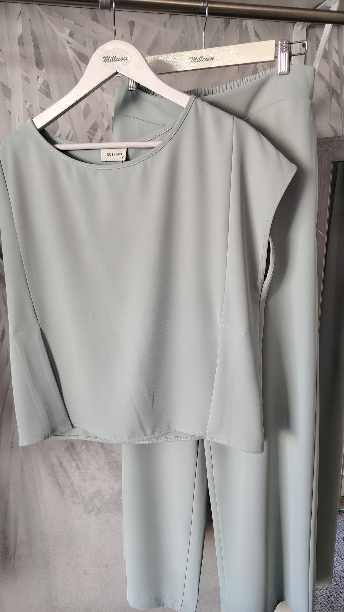 Completo fluido con blusa