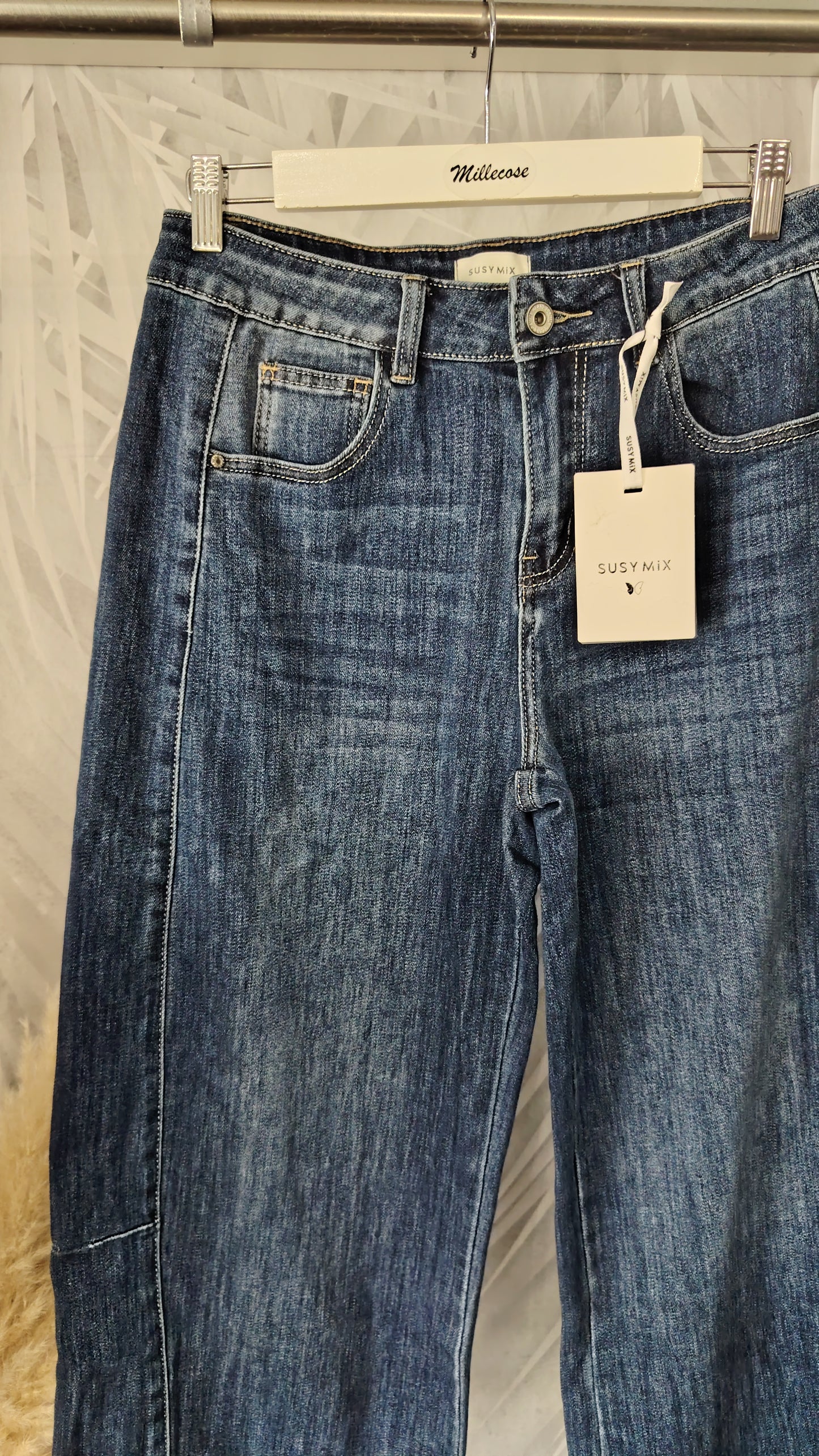 Jeans gamba larga con risvolto alto