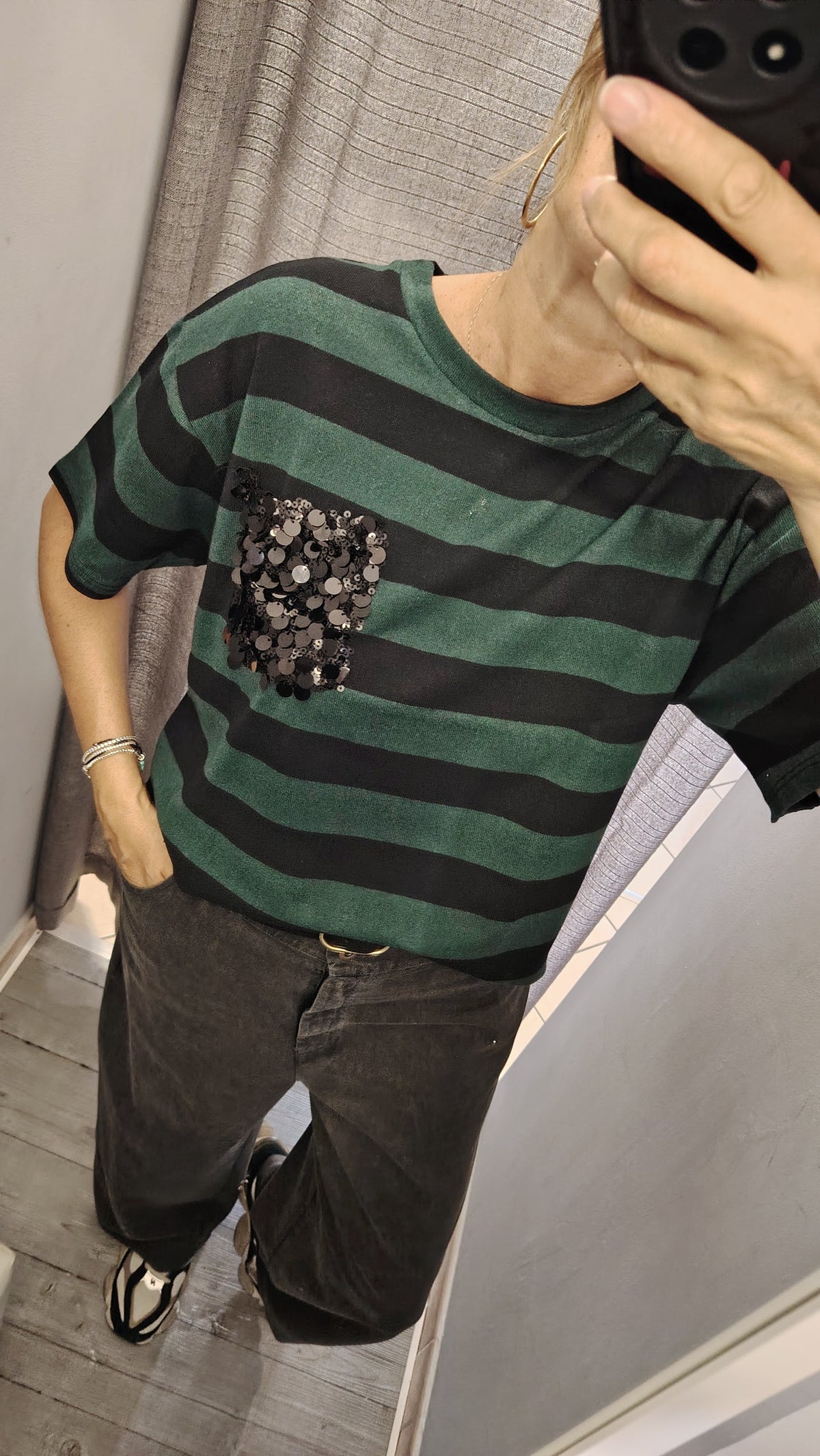 T-shirt righe con tasca paiettes