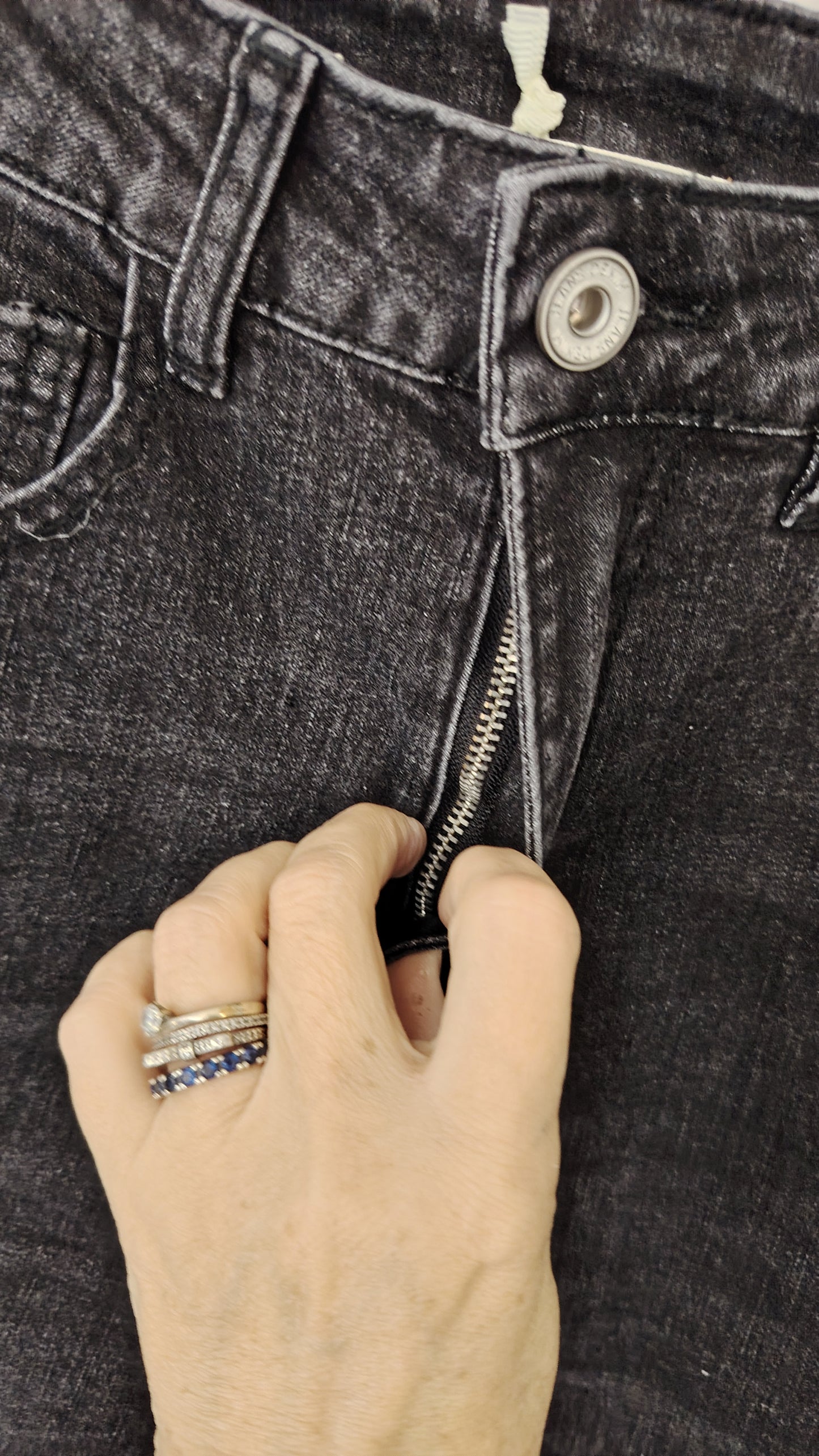 Jeans bielastico modello carrot