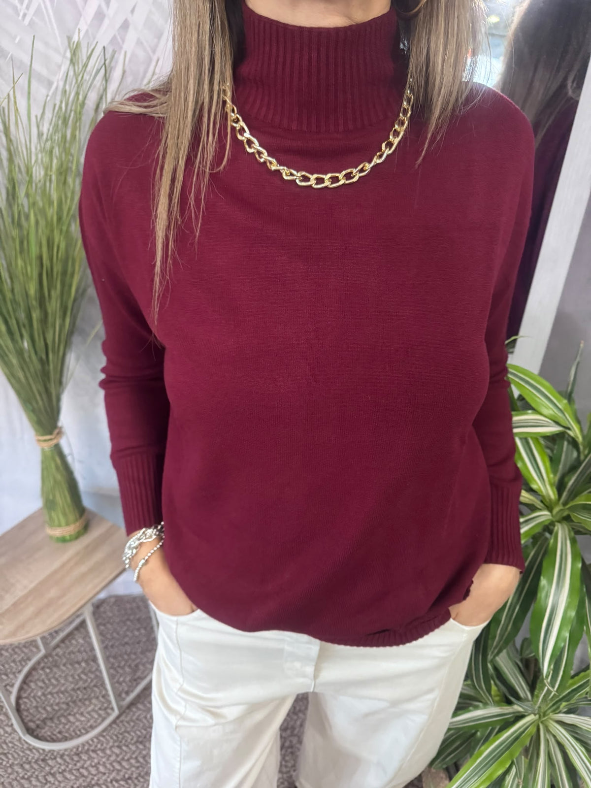 Pull ampio con  collo alto