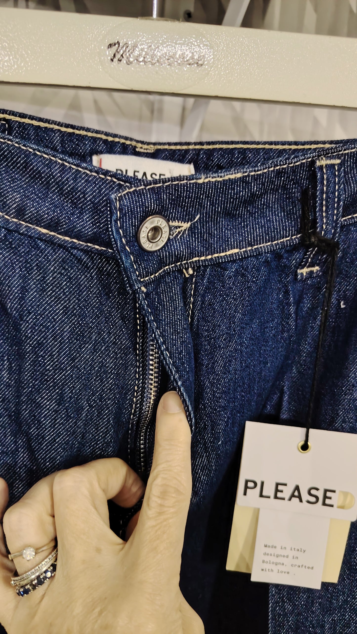 Jeans a gamba ampia con piega frontale