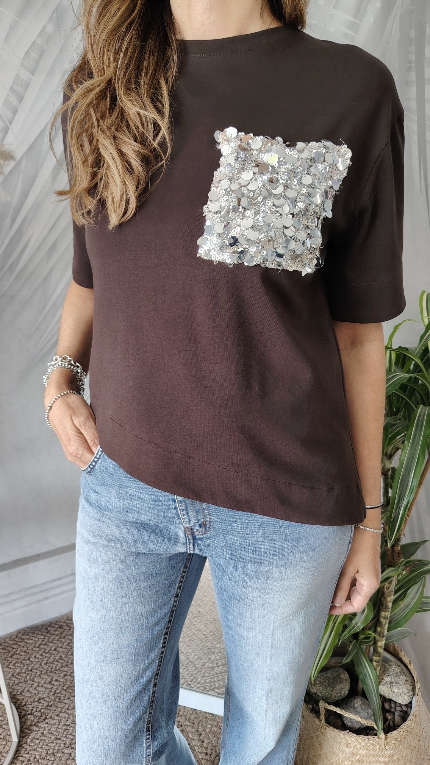T-shirt con tasca paillettes