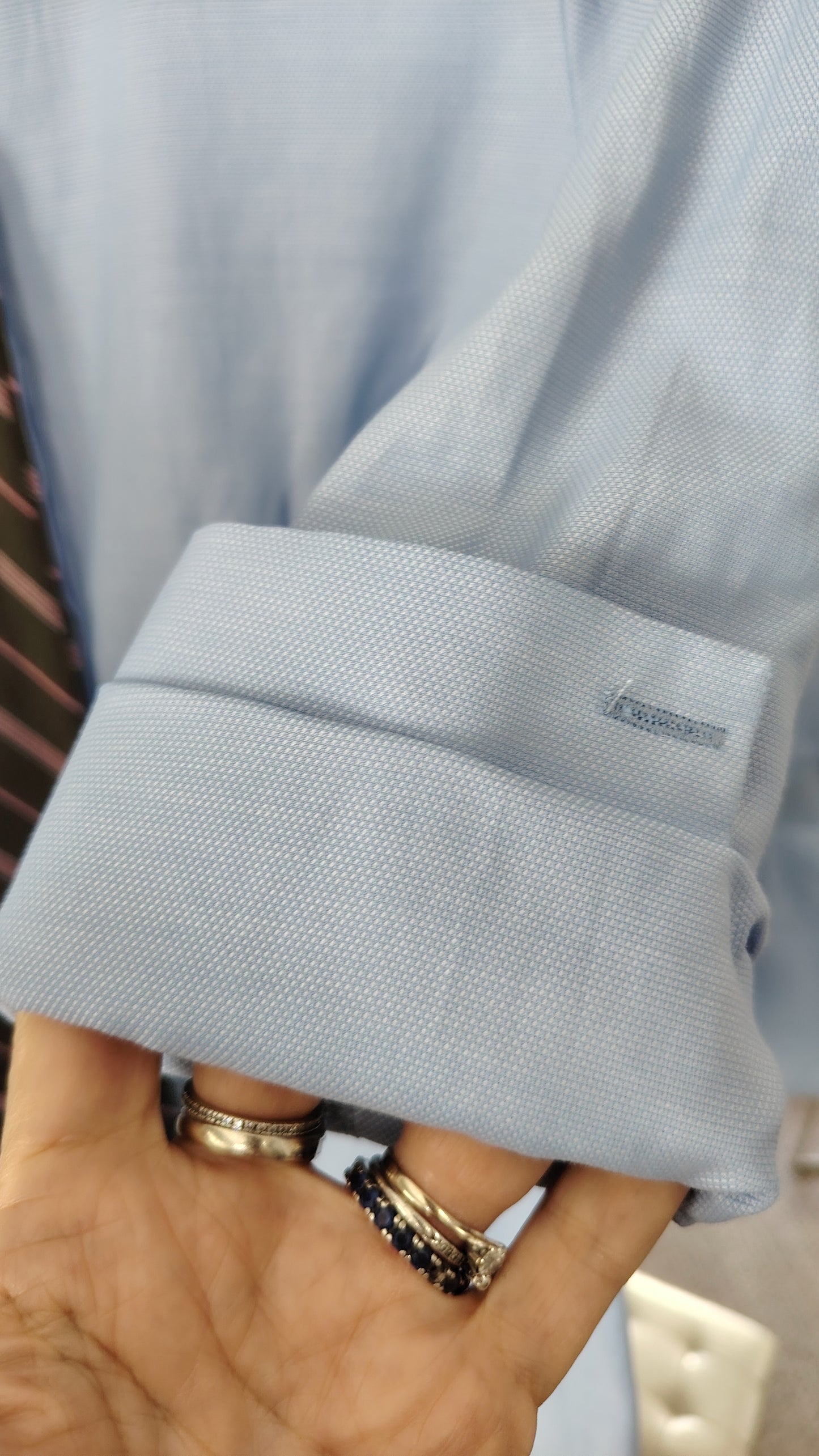 Camicia sfiancata con cravatta