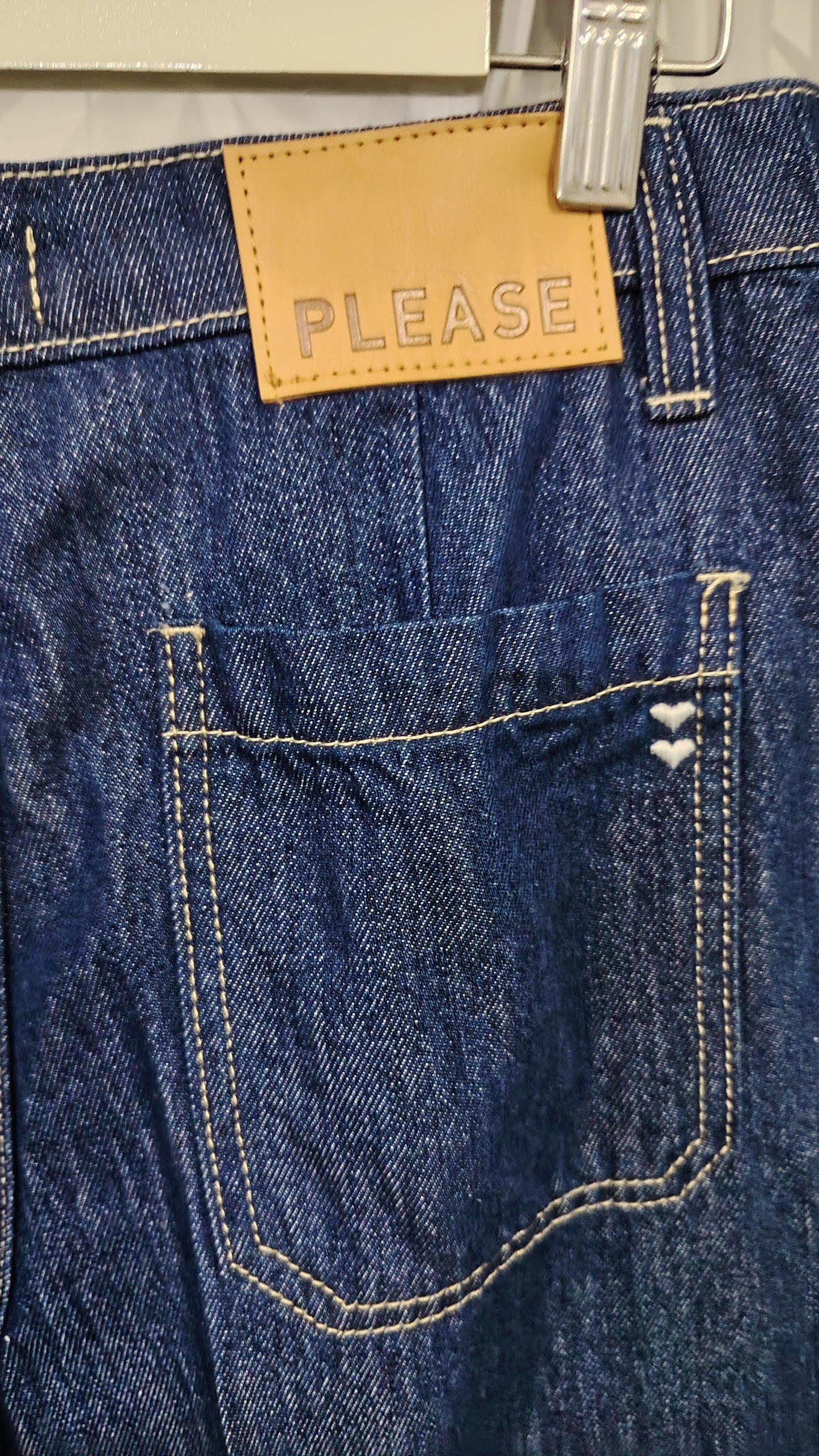 Jeans a gamba ampia con piega frontale