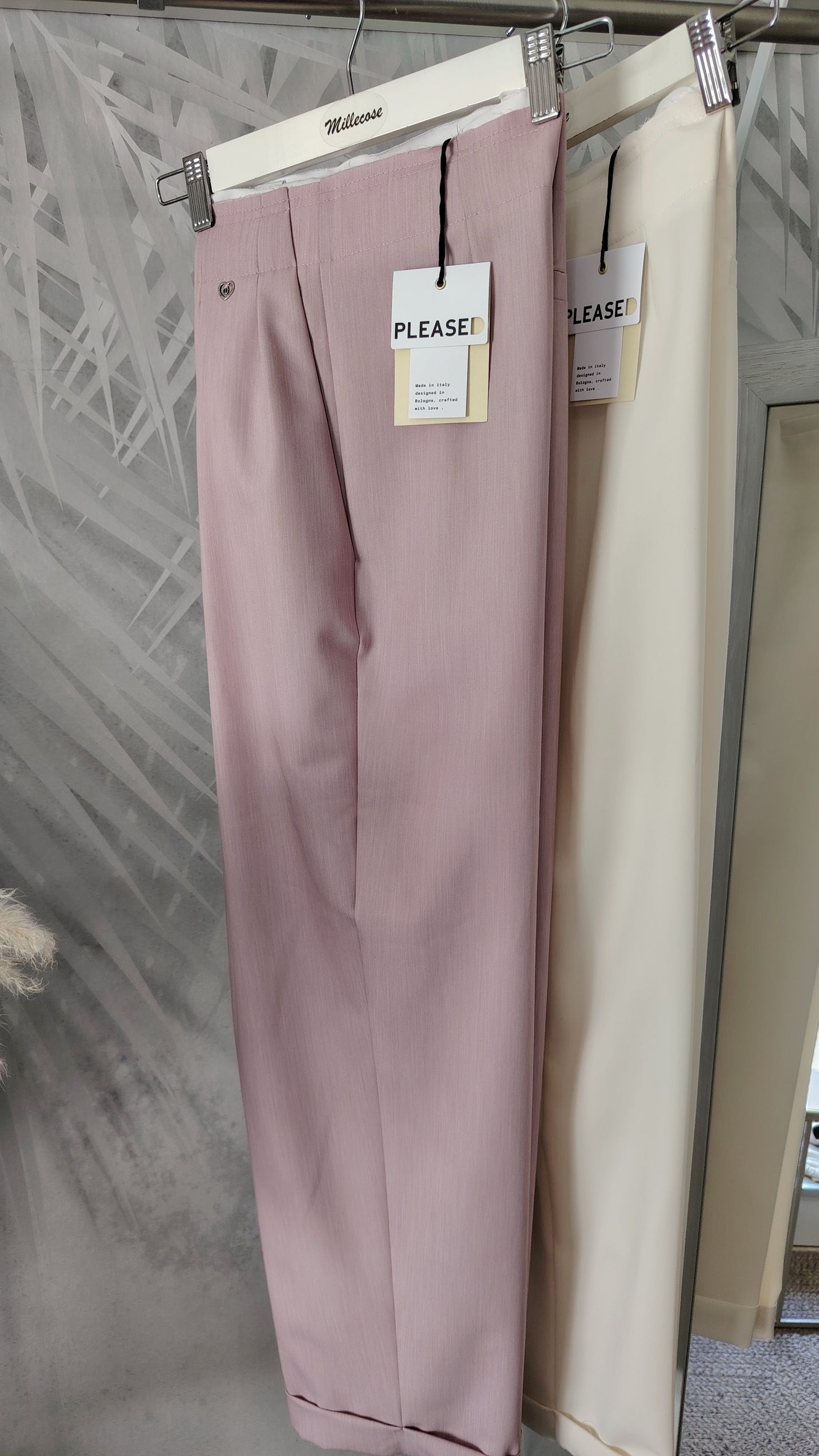 Pantaloni vita alta pences e risvolto