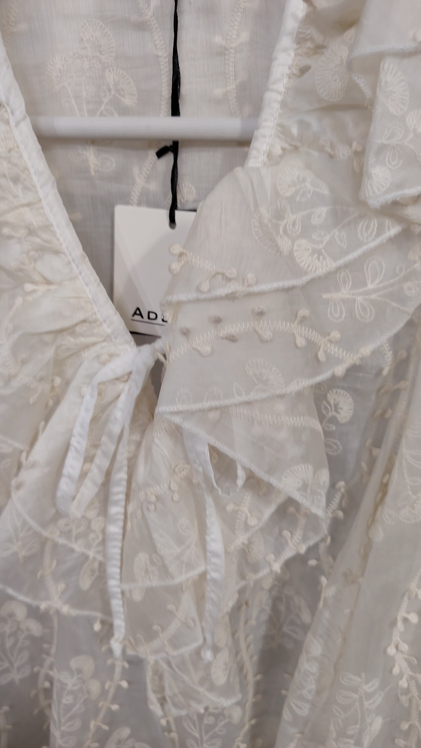 Blusa con rouches e motivi in rilievo