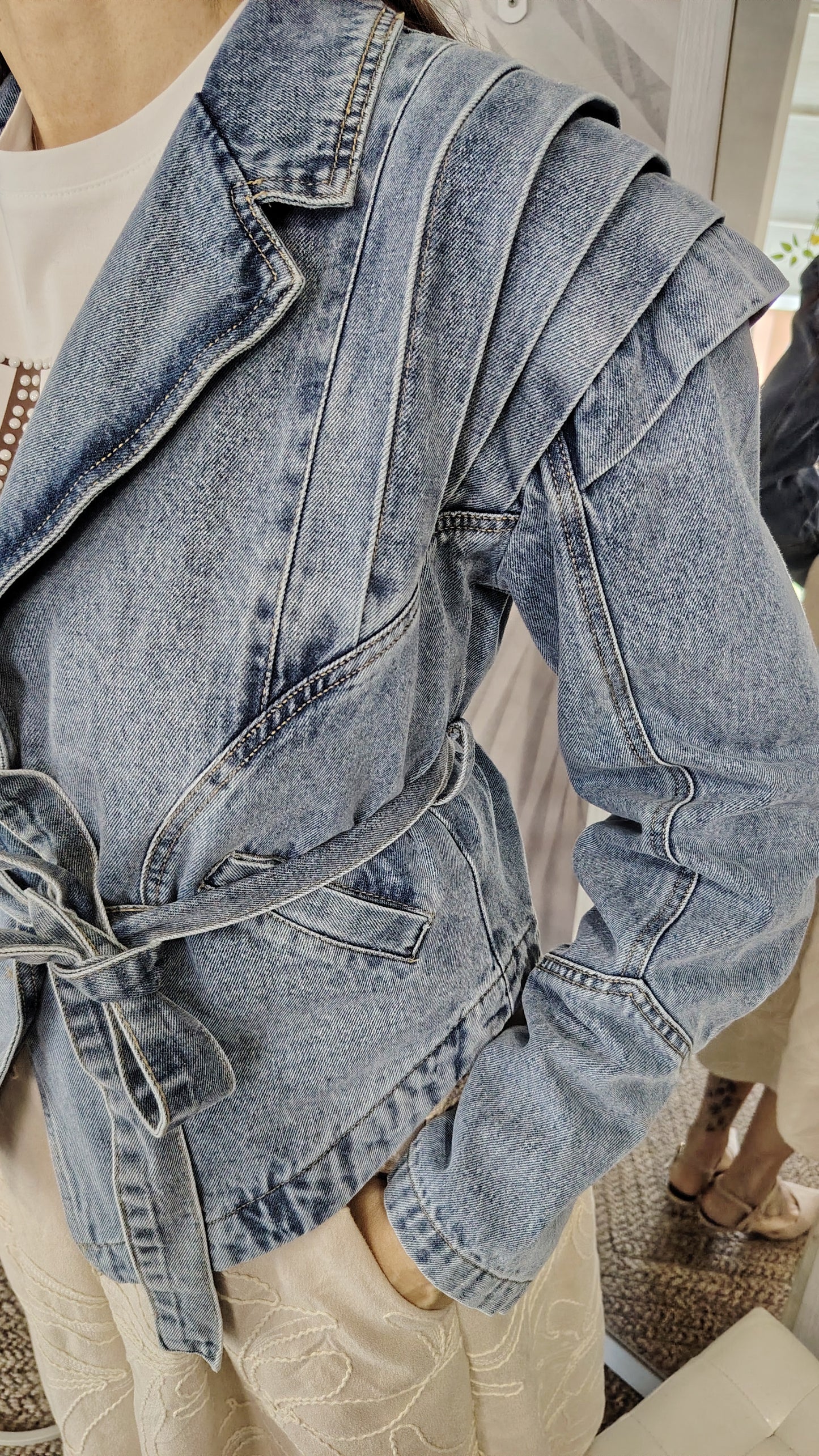 Giubbotto in denim con cintura