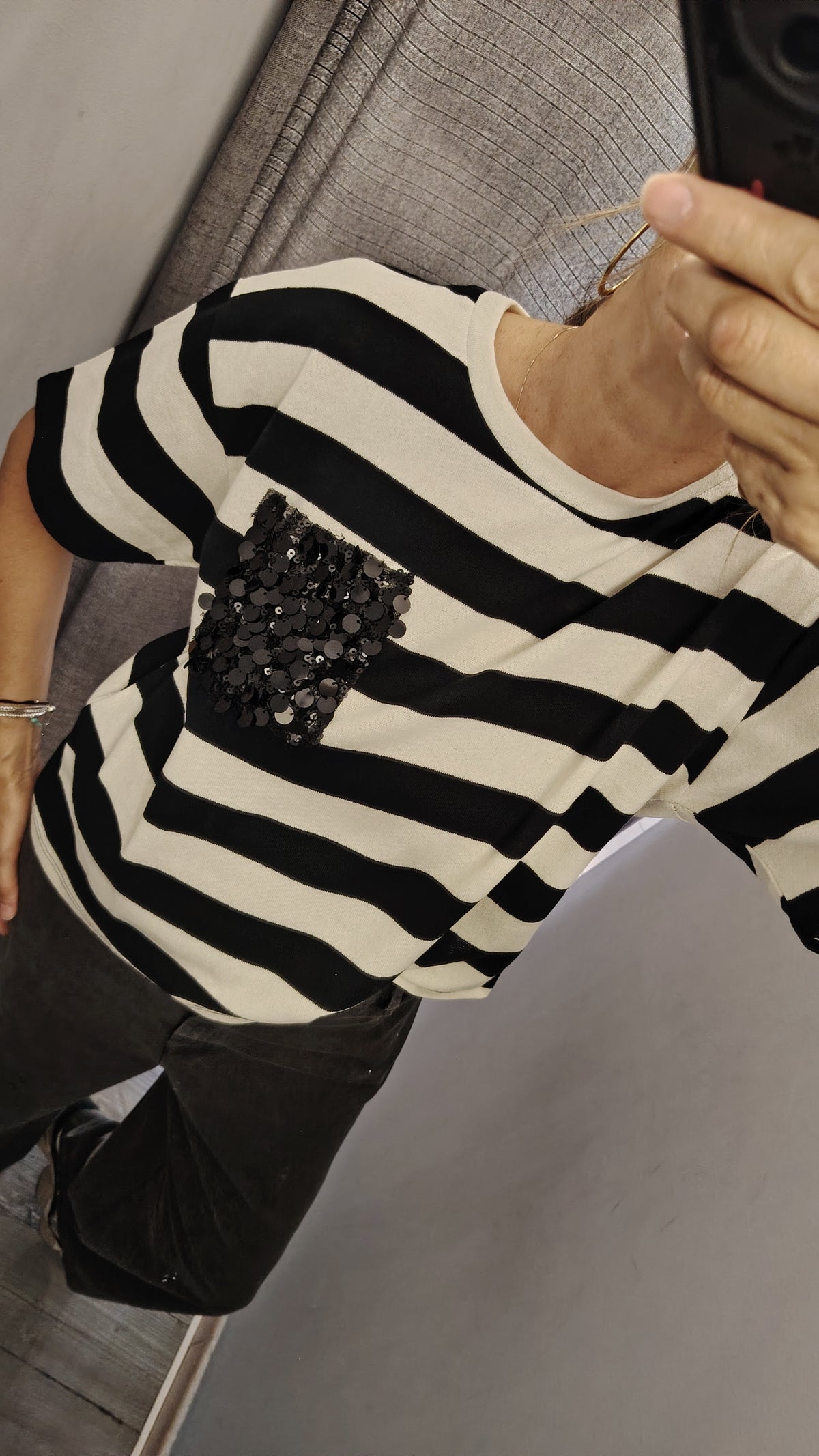 T-shirt righe con tasca paiettes