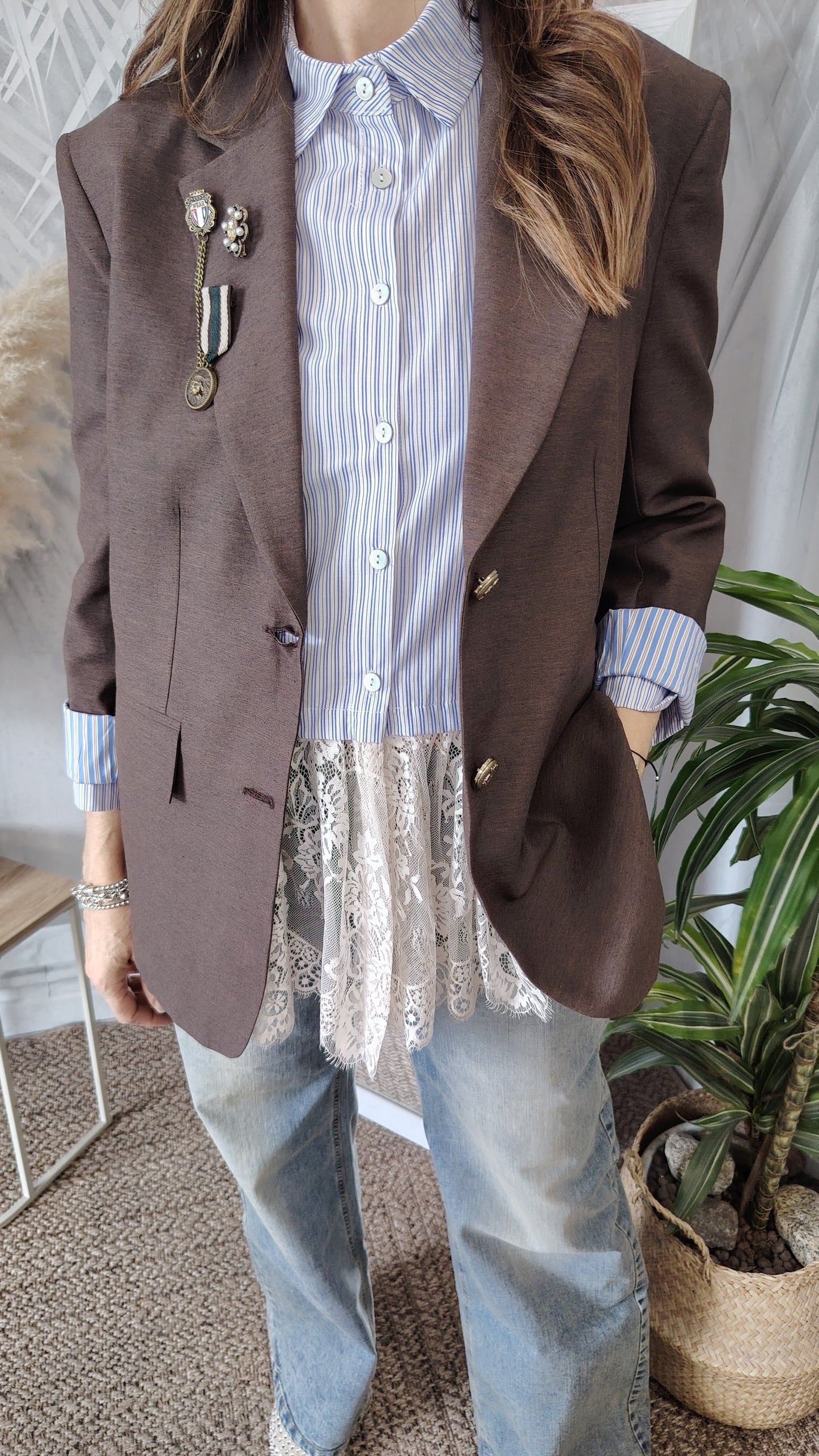 Blazer oversize con spille