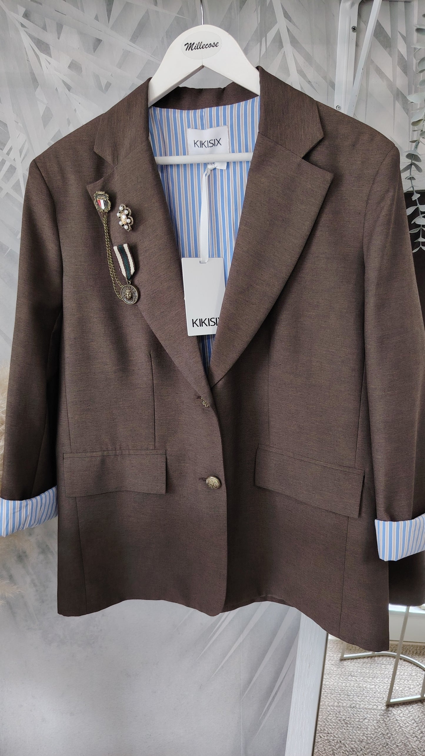Blazer oversize con spille