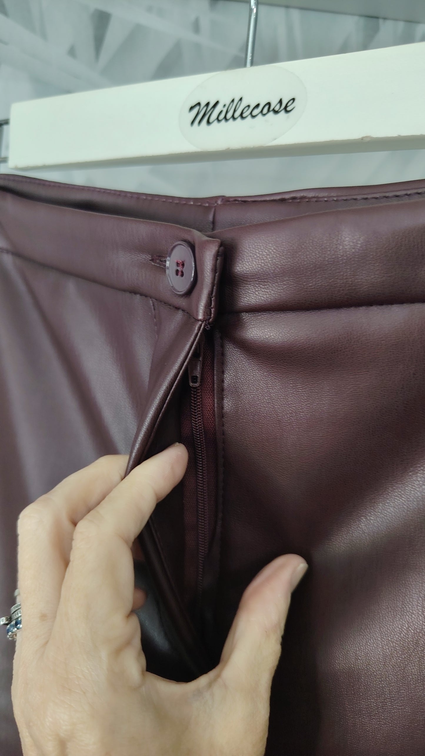 Pantaloni carrot ecopelle