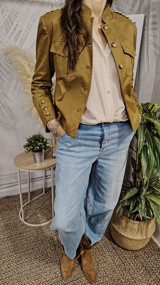 Giacca con tasche cargo e ricamo spalla