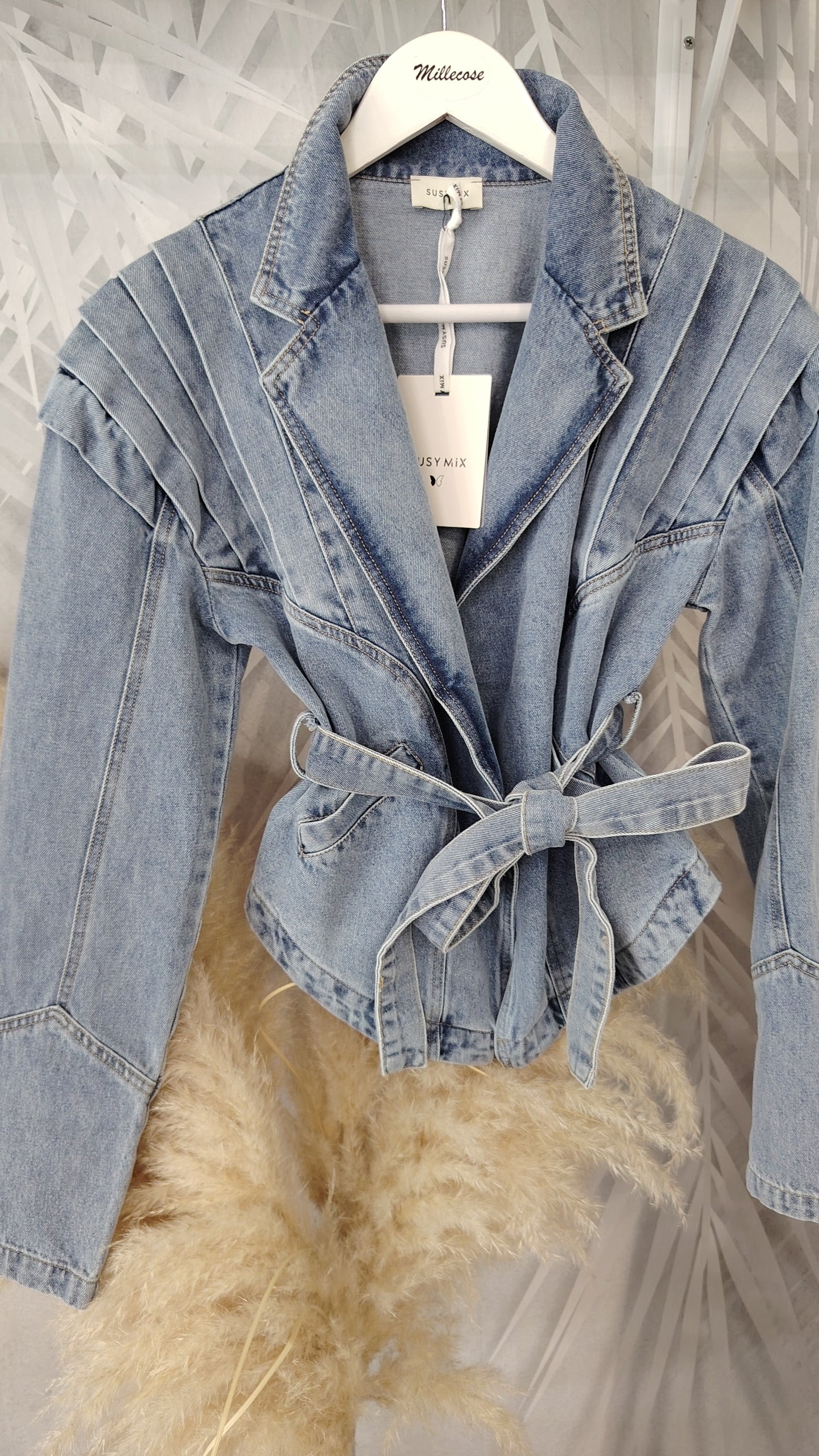 Giubbotto in denim con cintura