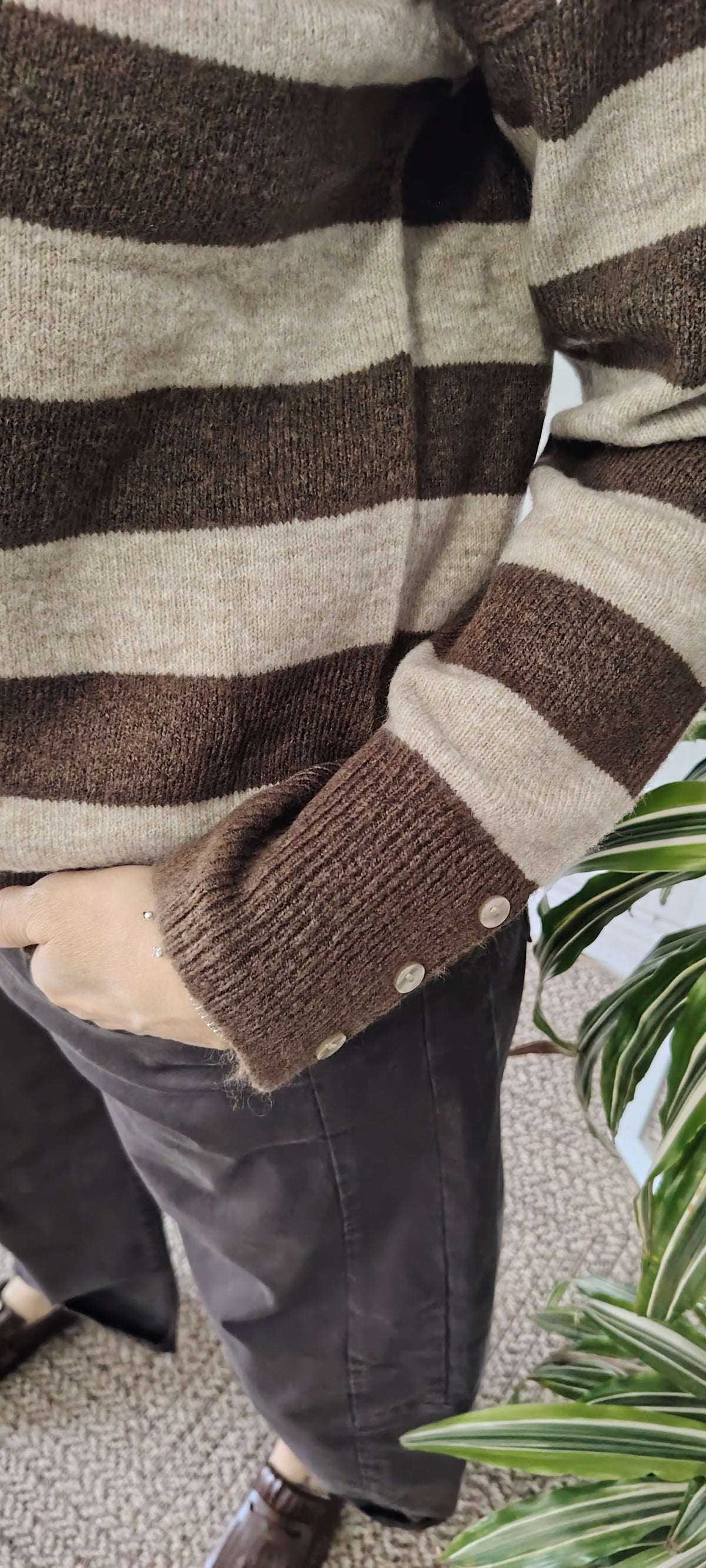 Pull righe bottoni polso