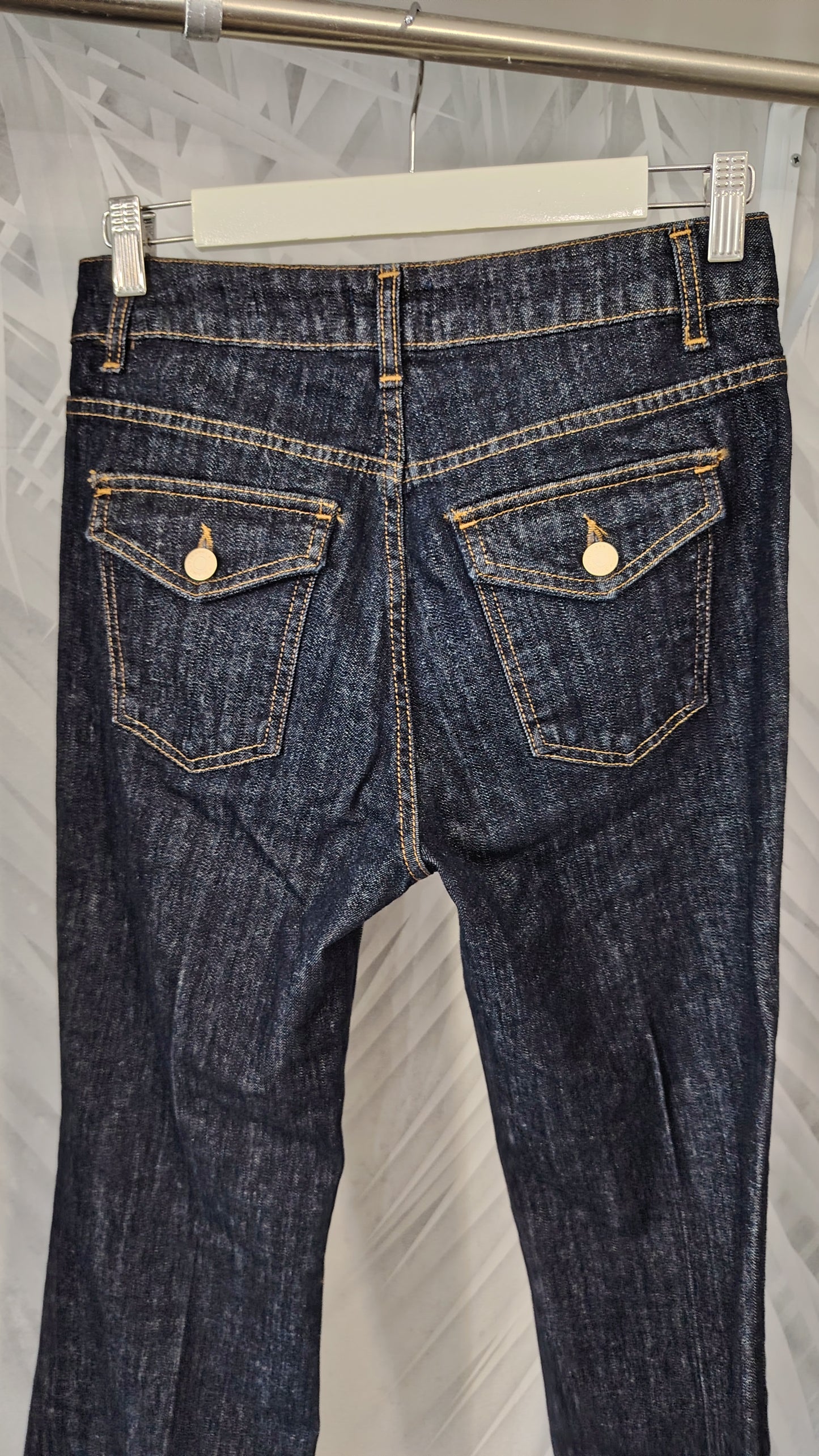 Jeans gamba dritta bottone gioiello