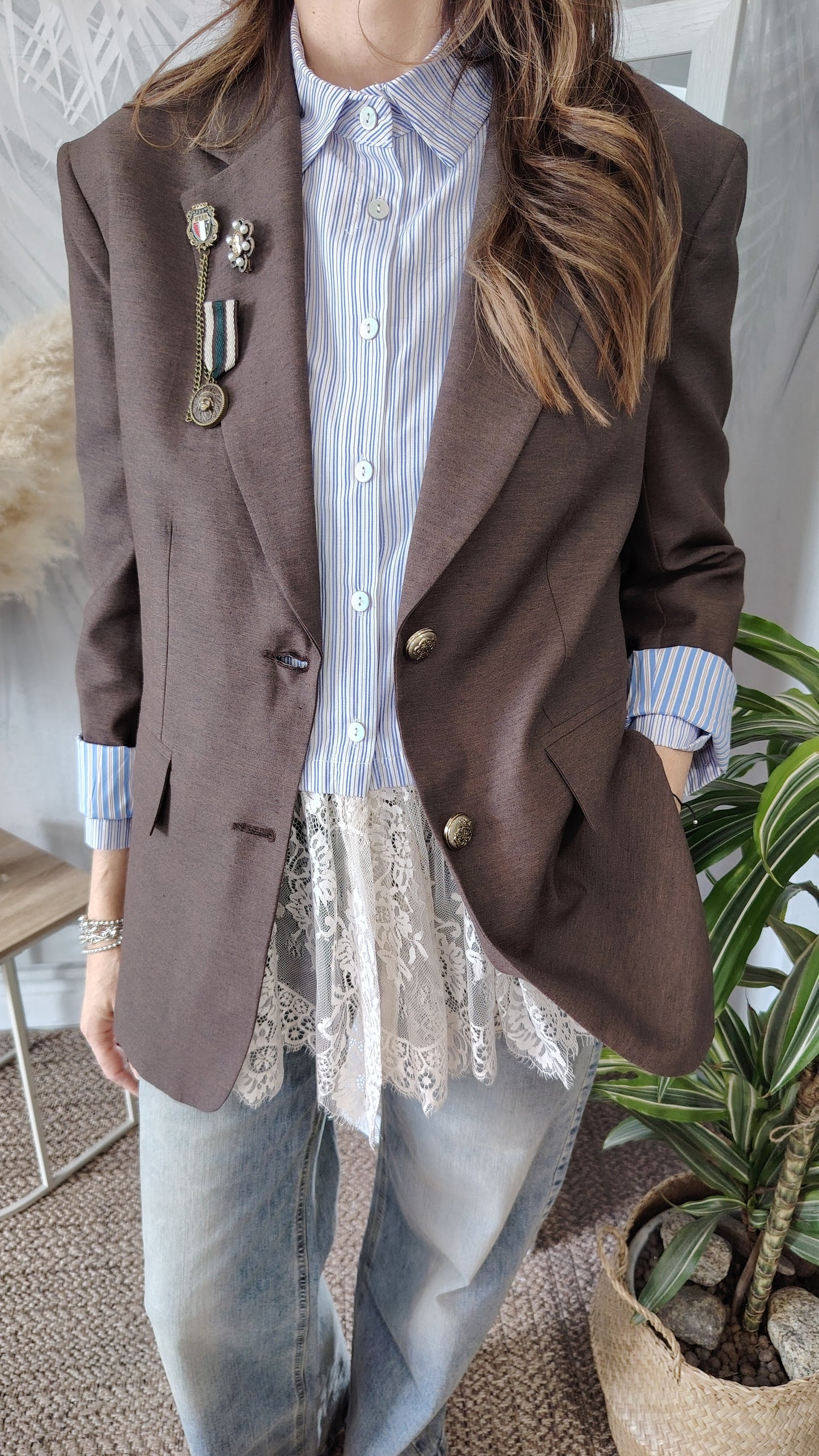 Blazer oversize con spille
