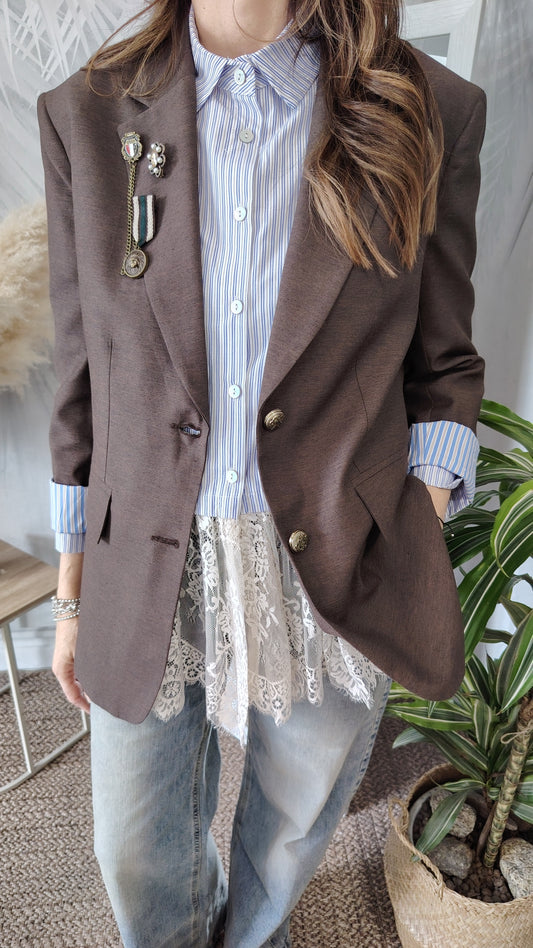 Blazer oversize con spille