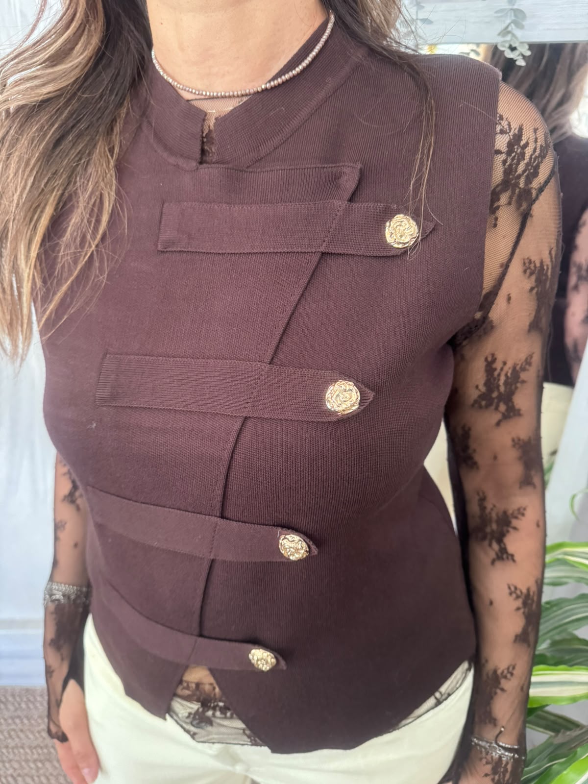 Gilet in maglia con bottoni oro