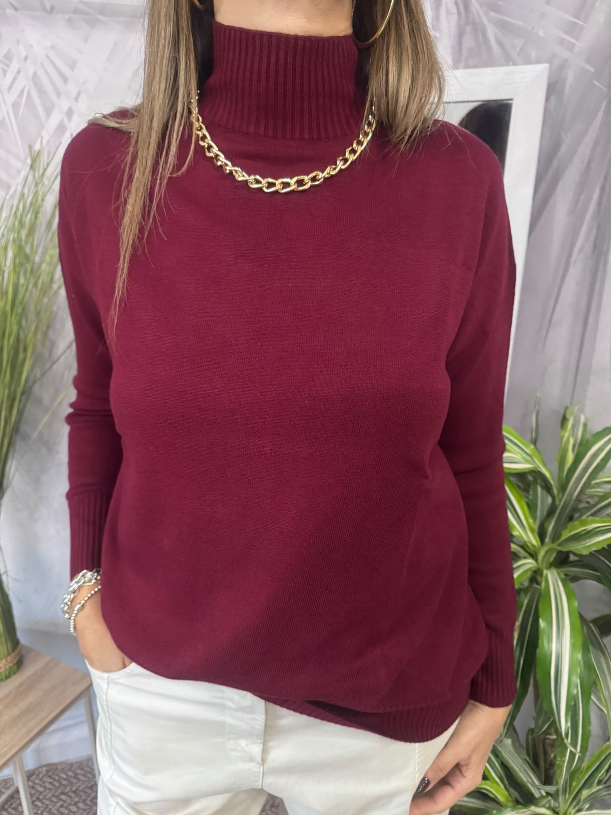 Pull ampio con  collo alto