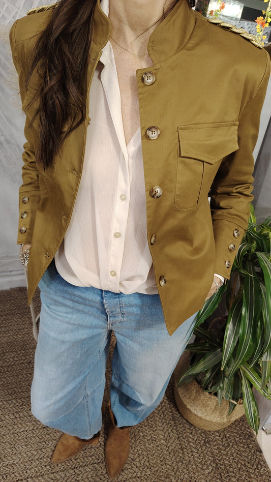 CAMICIA CON RIPRESA DAV. E FONDO A SBUFFO