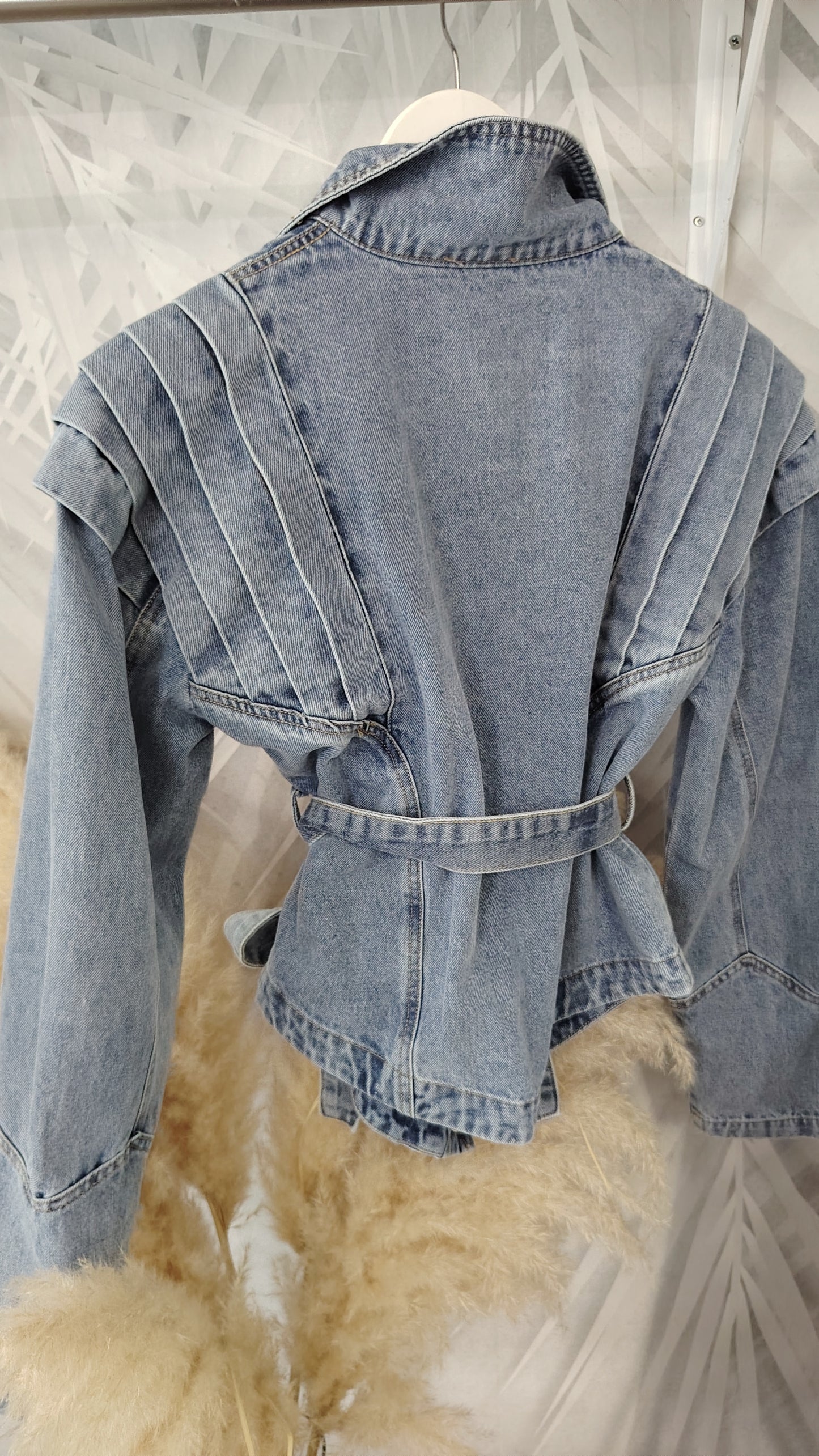 Giubbotto in denim con cintura