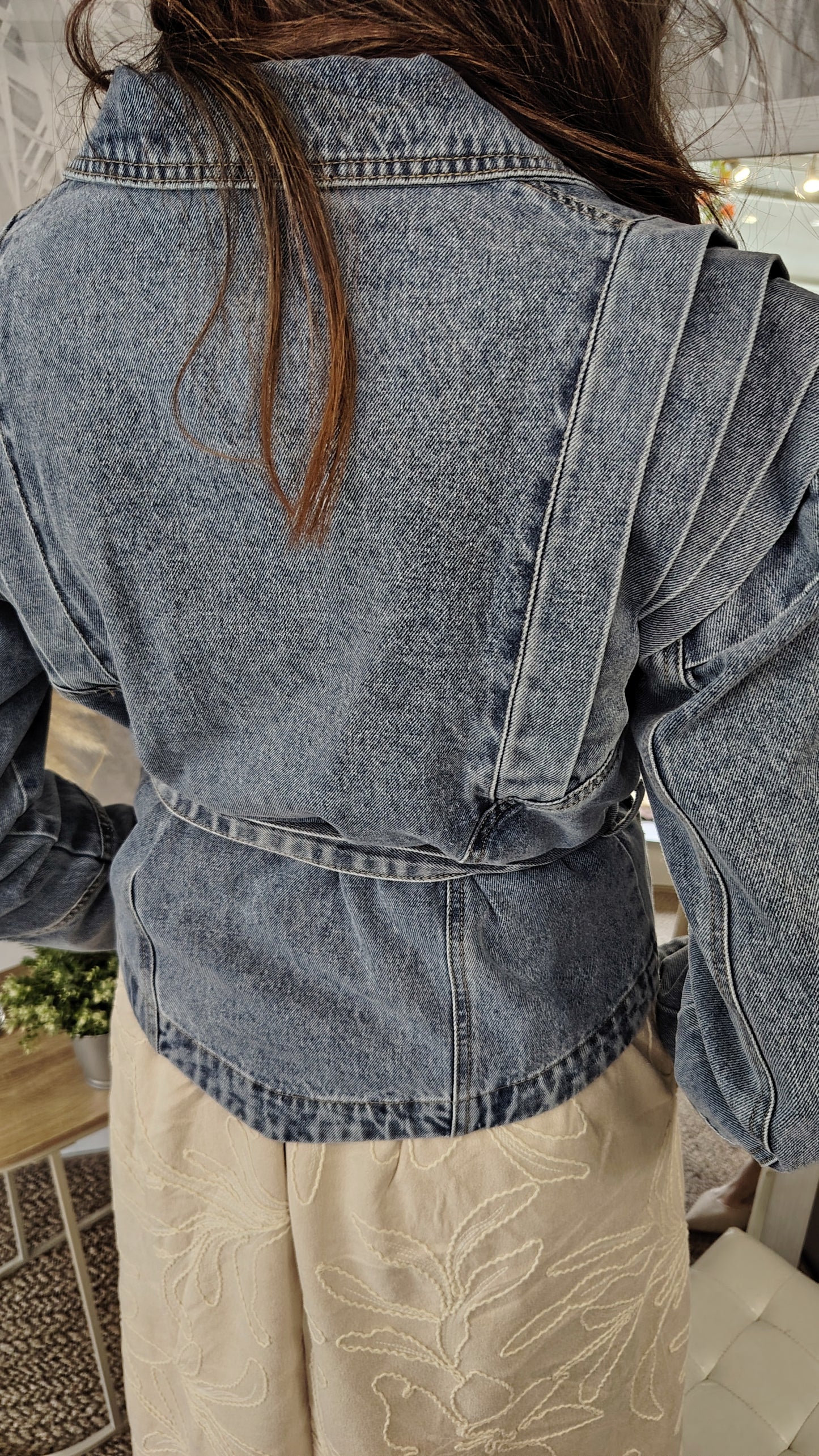 Giubbotto in denim con cintura