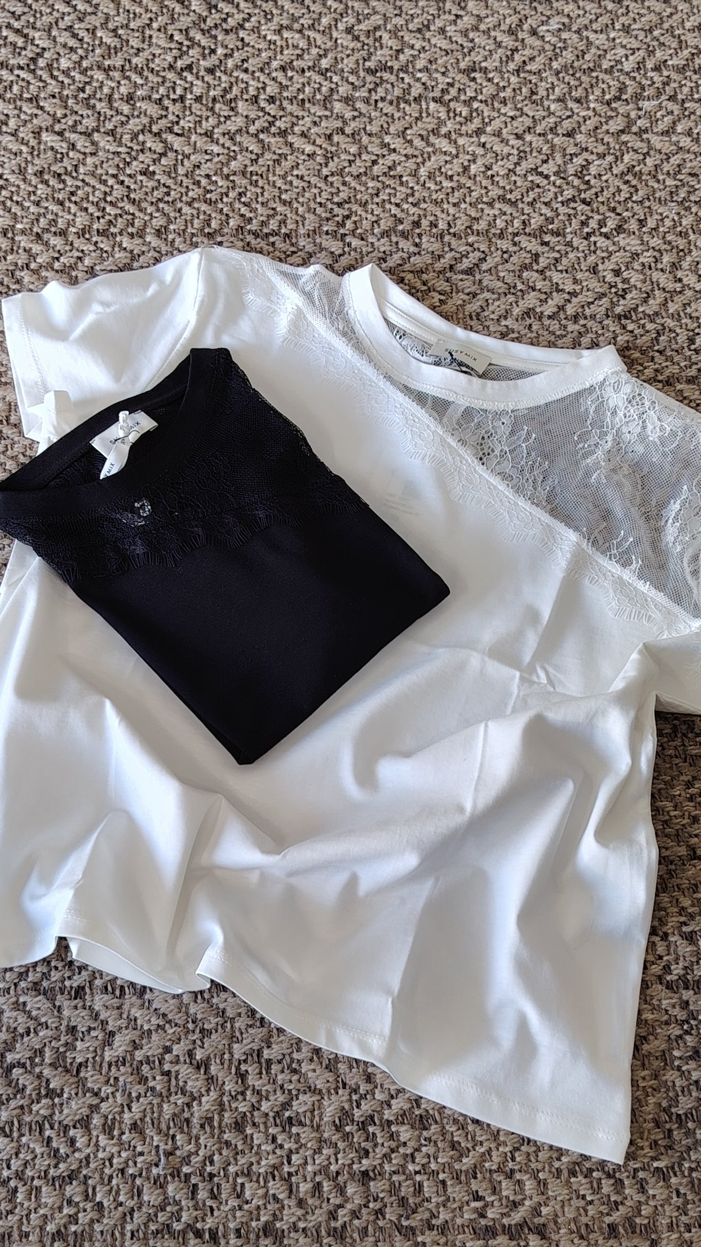 T-shirt con pizzo