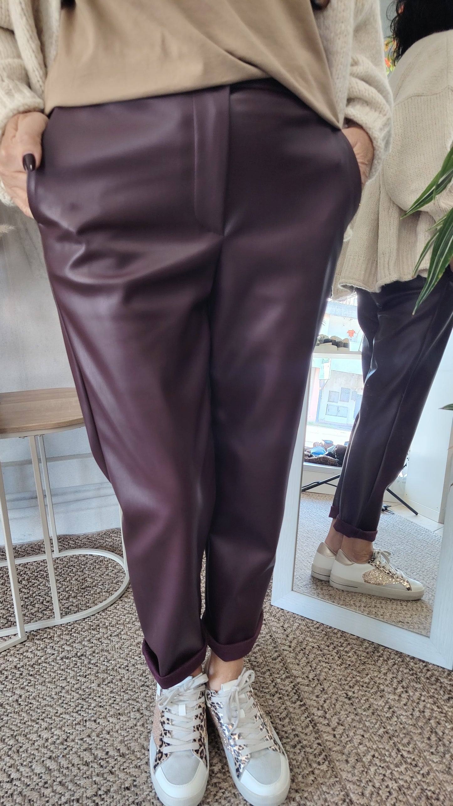 Pantaloni carrot ecopelle