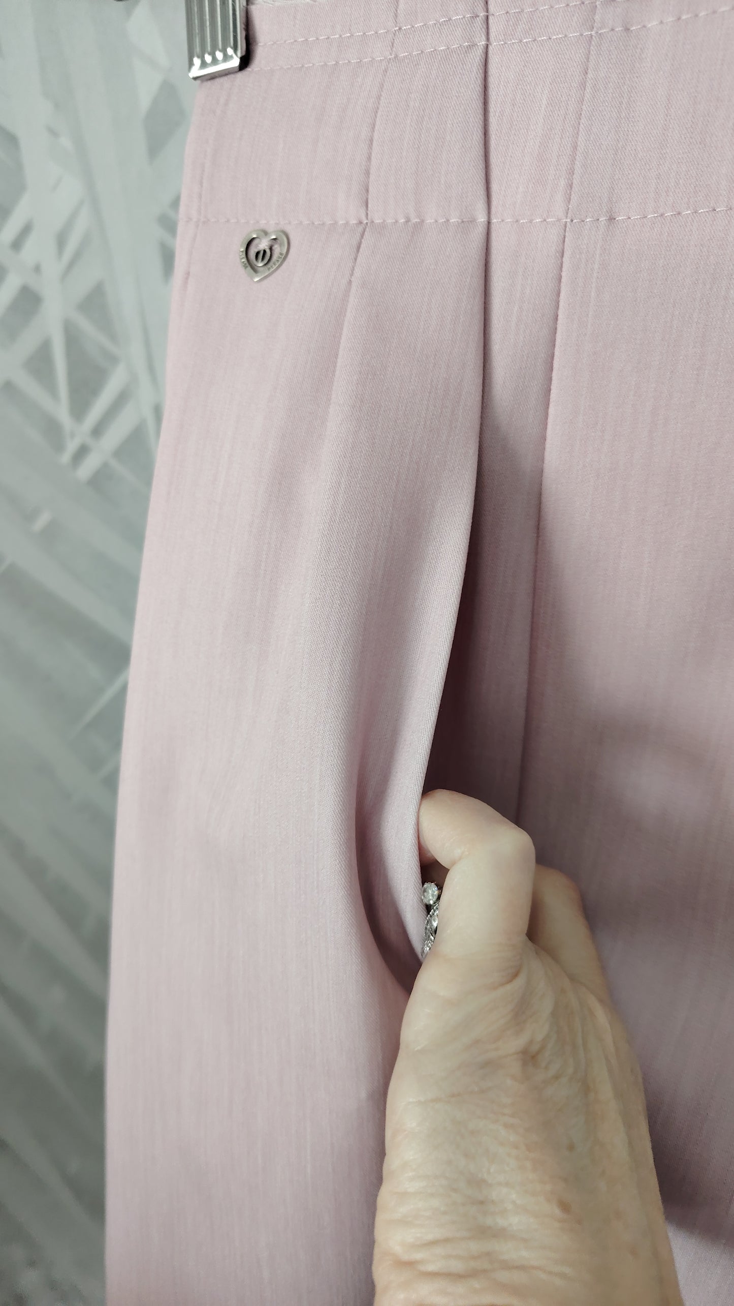 Pantaloni vita alta pences e risvolto