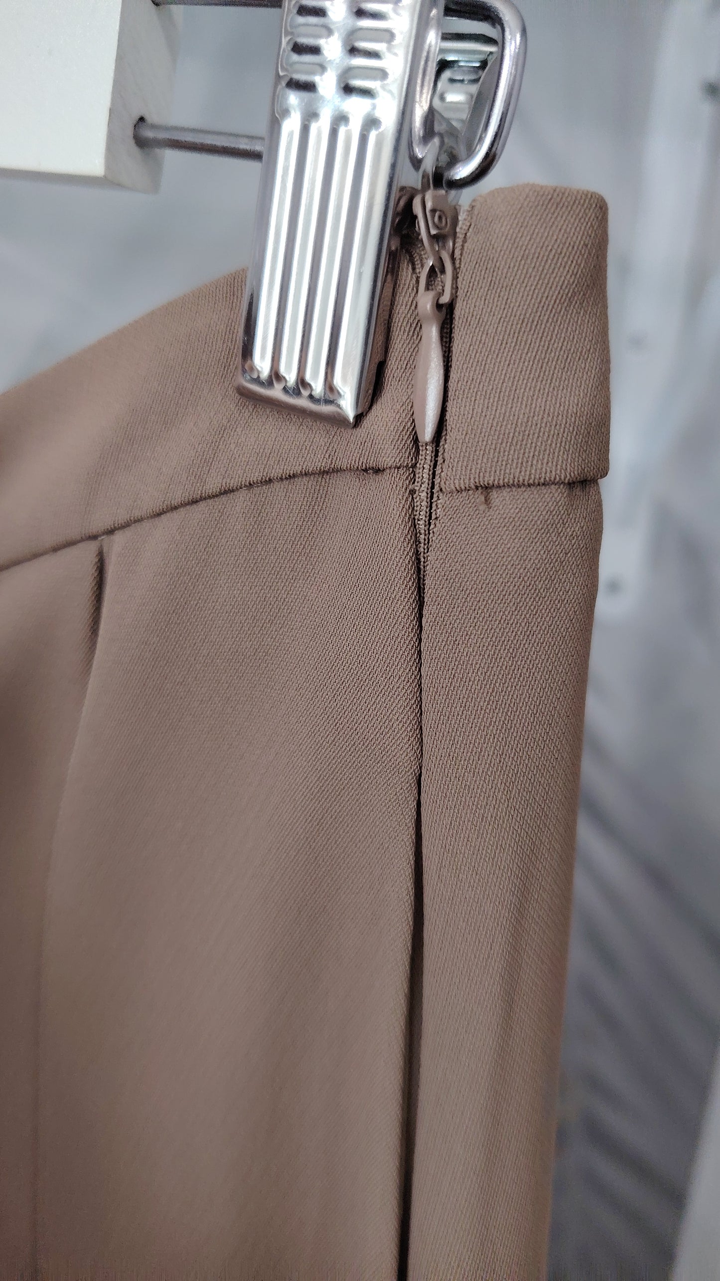 Pantalone palazzo con pences