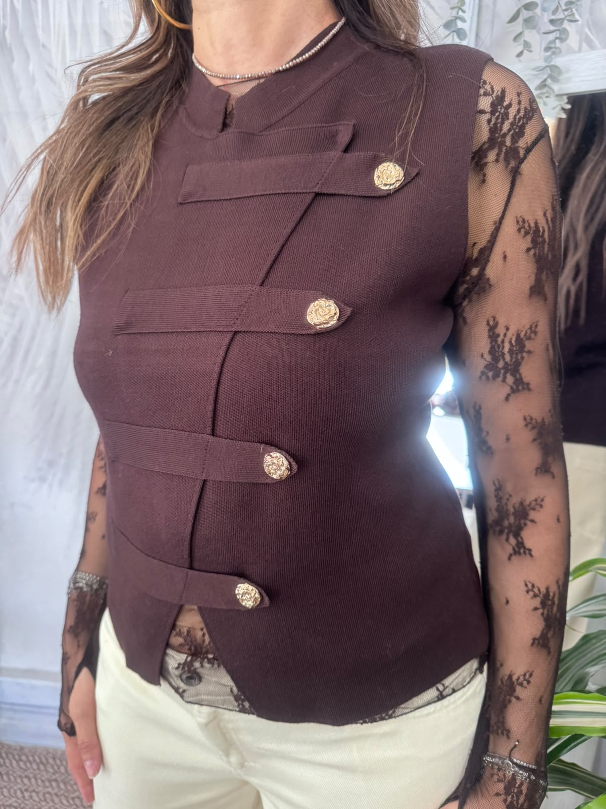 Gilet in maglia con bottoni oro