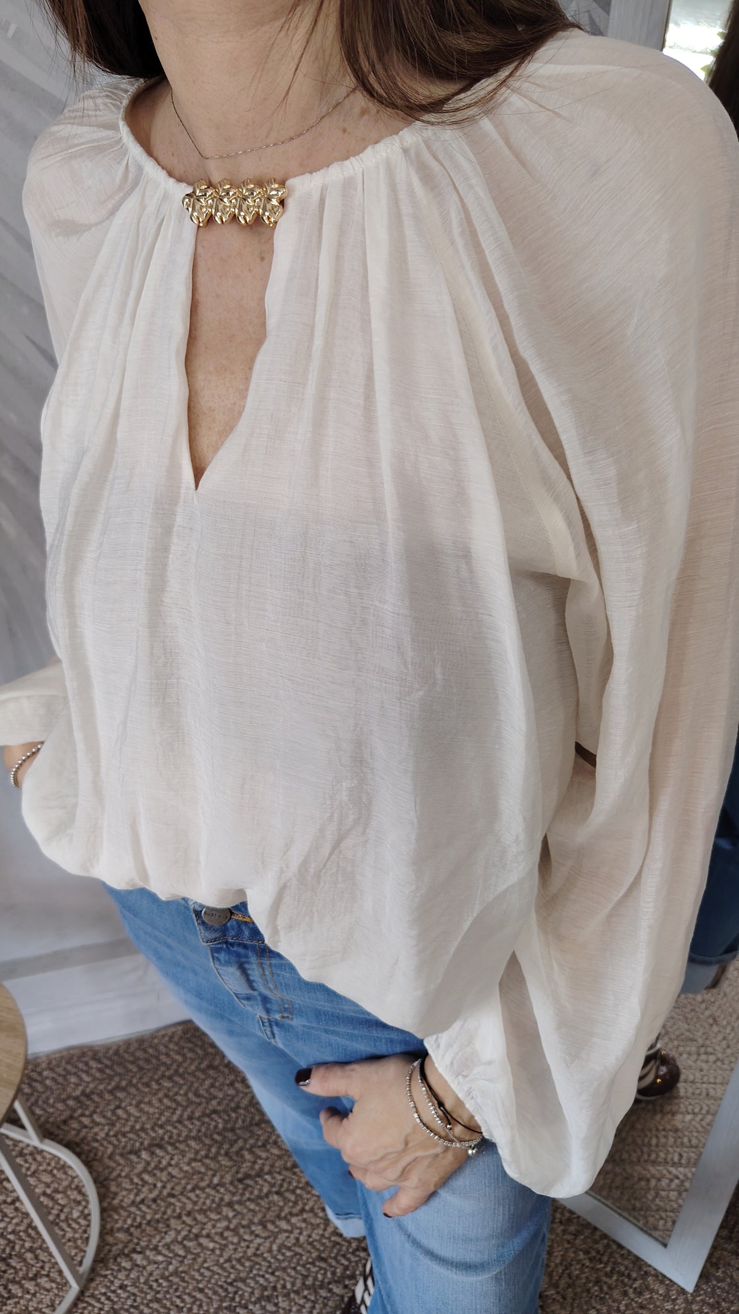 Blusa con dettaglio oro